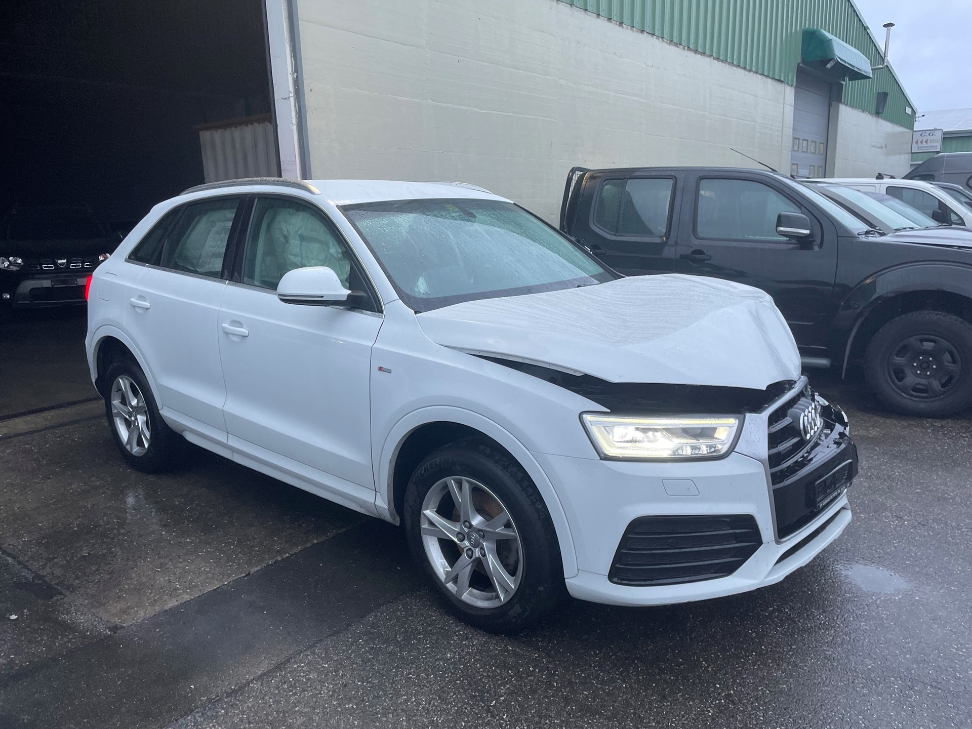 AUDI Q3 2.0 TDI quattro S-tronic-image-8