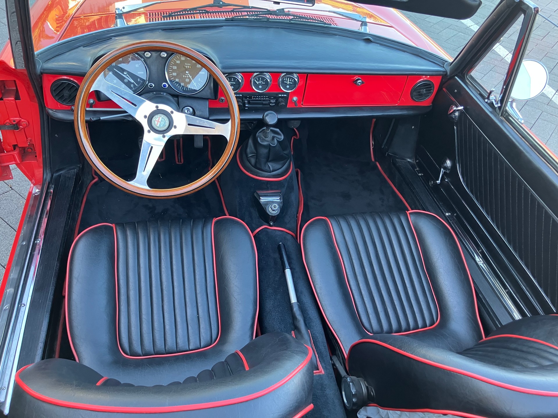 ALFA ROMEO SPIDER 1600 Duetto Osso di seppia-image-2