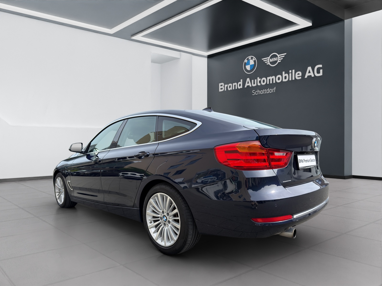 BMW 320i xDrive Gran Turismo-image-2