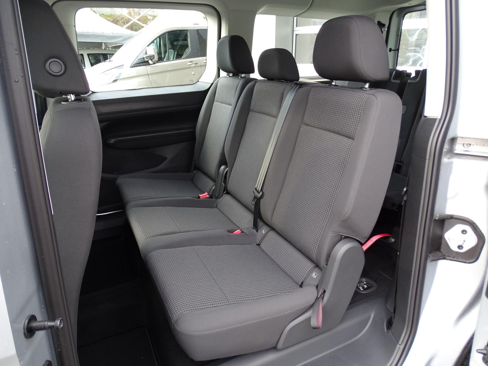 VW Caddy Maxi 1.5 TSI DSG-image-24