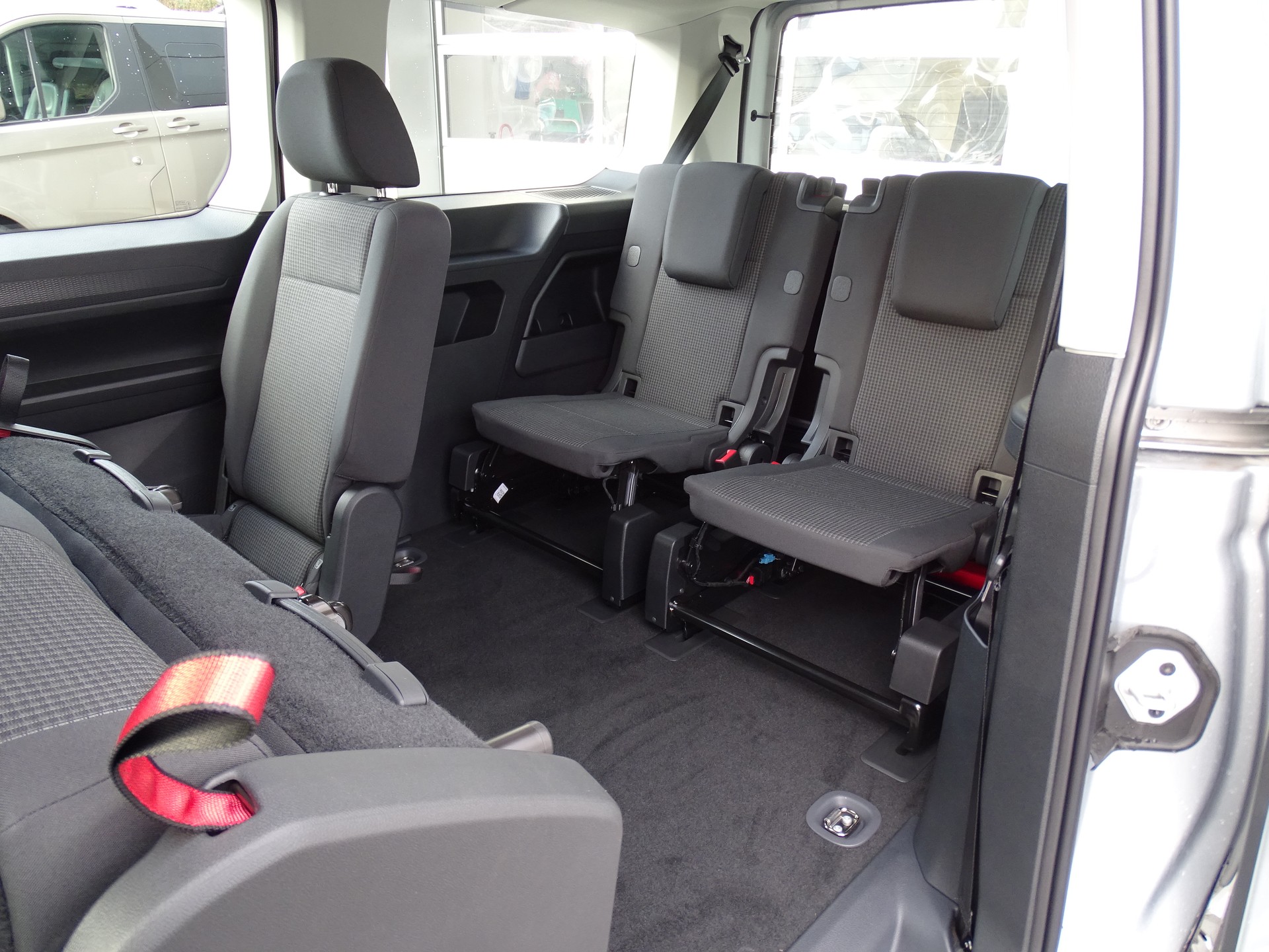 VW Caddy Maxi 1.5 TSI DSG-image-25