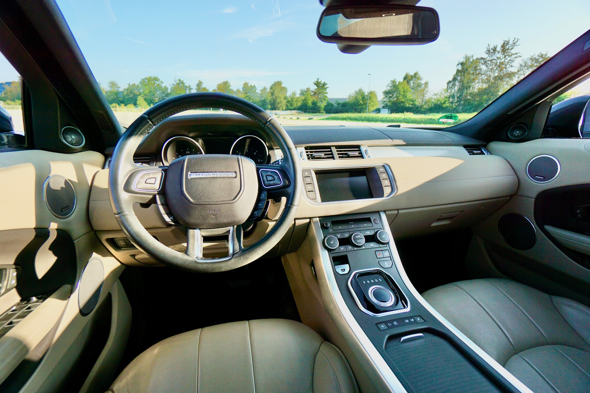 LAND ROVER Range Rover Evoque 2.0 TD4 SE AT9-image-1
