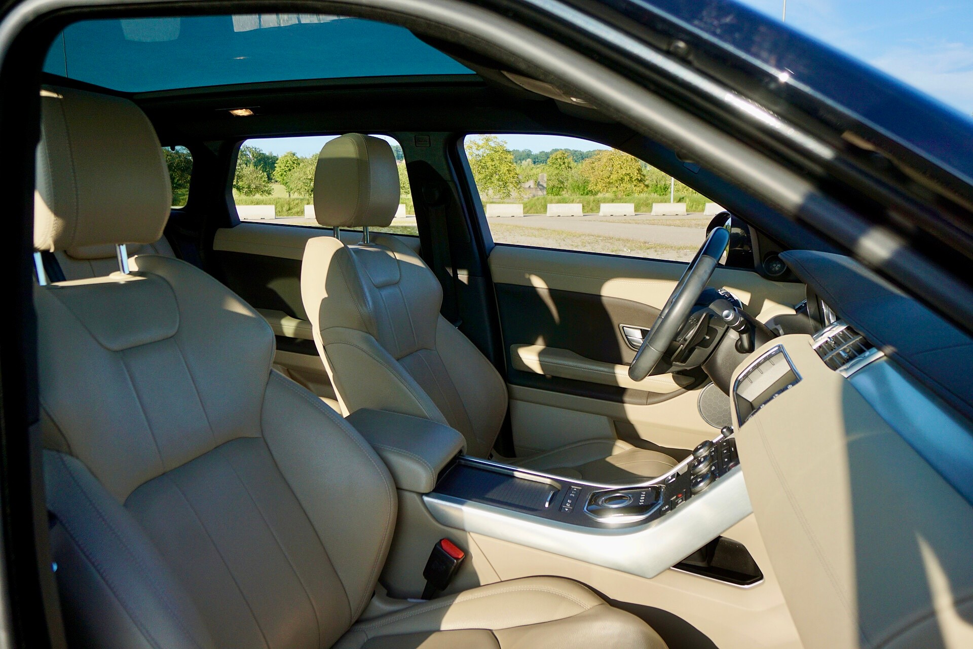 LAND ROVER Range Rover Evoque 2.0 TD4 SE AT9-image-6