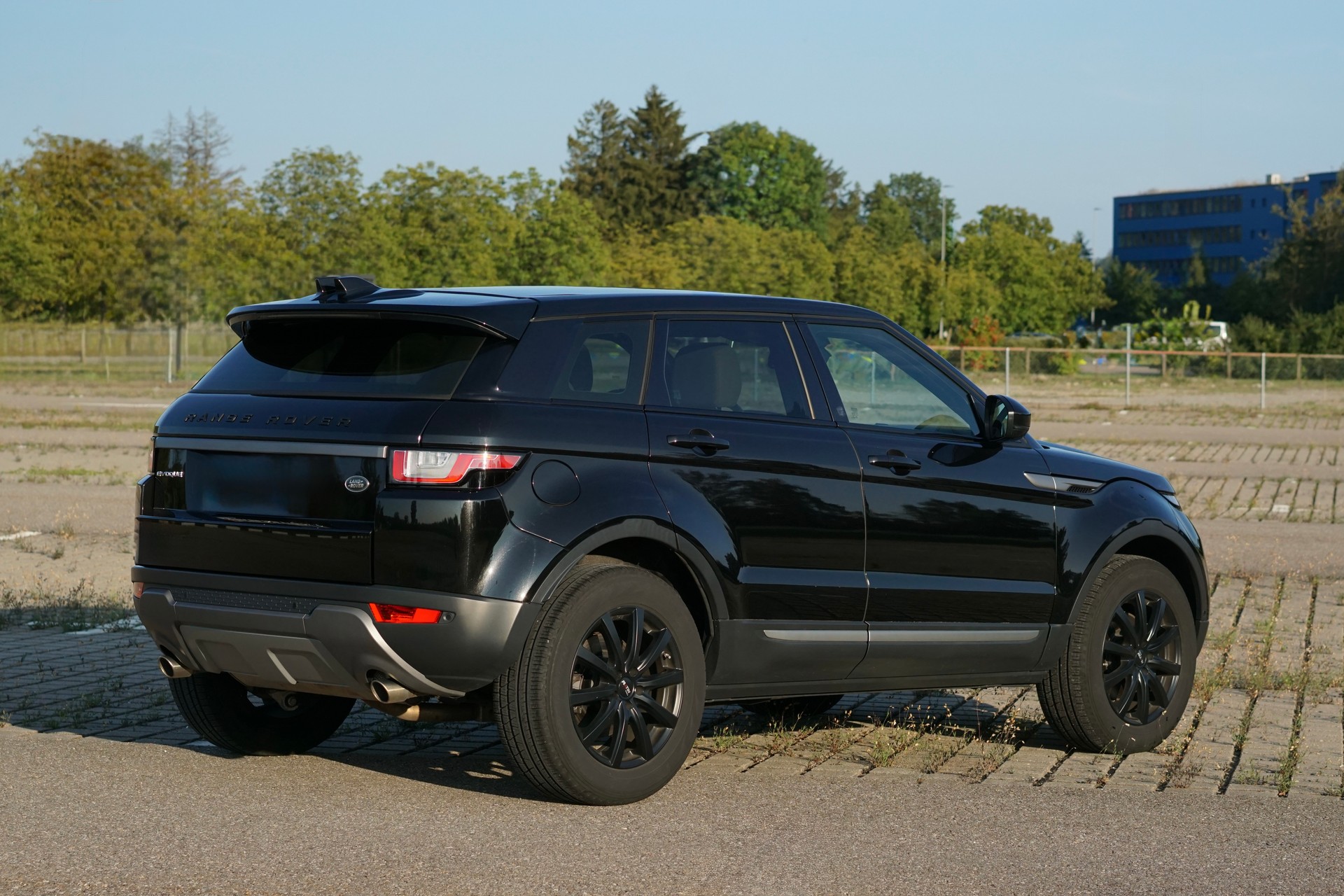 LAND ROVER Range Rover Evoque 2.0 TD4 SE AT9-image-4