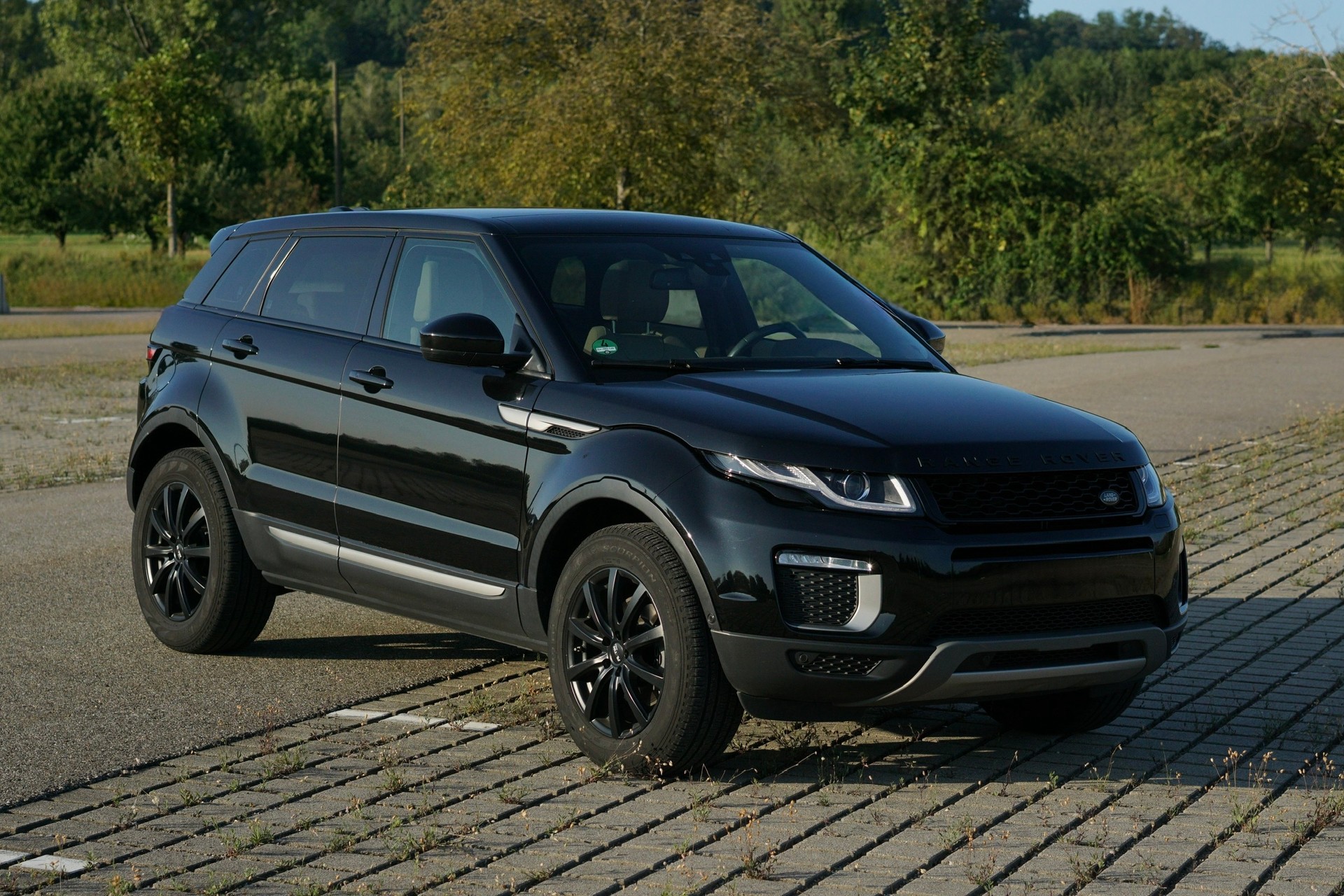 LAND ROVER Range Rover Evoque 2.0 TD4 SE AT9-image-0