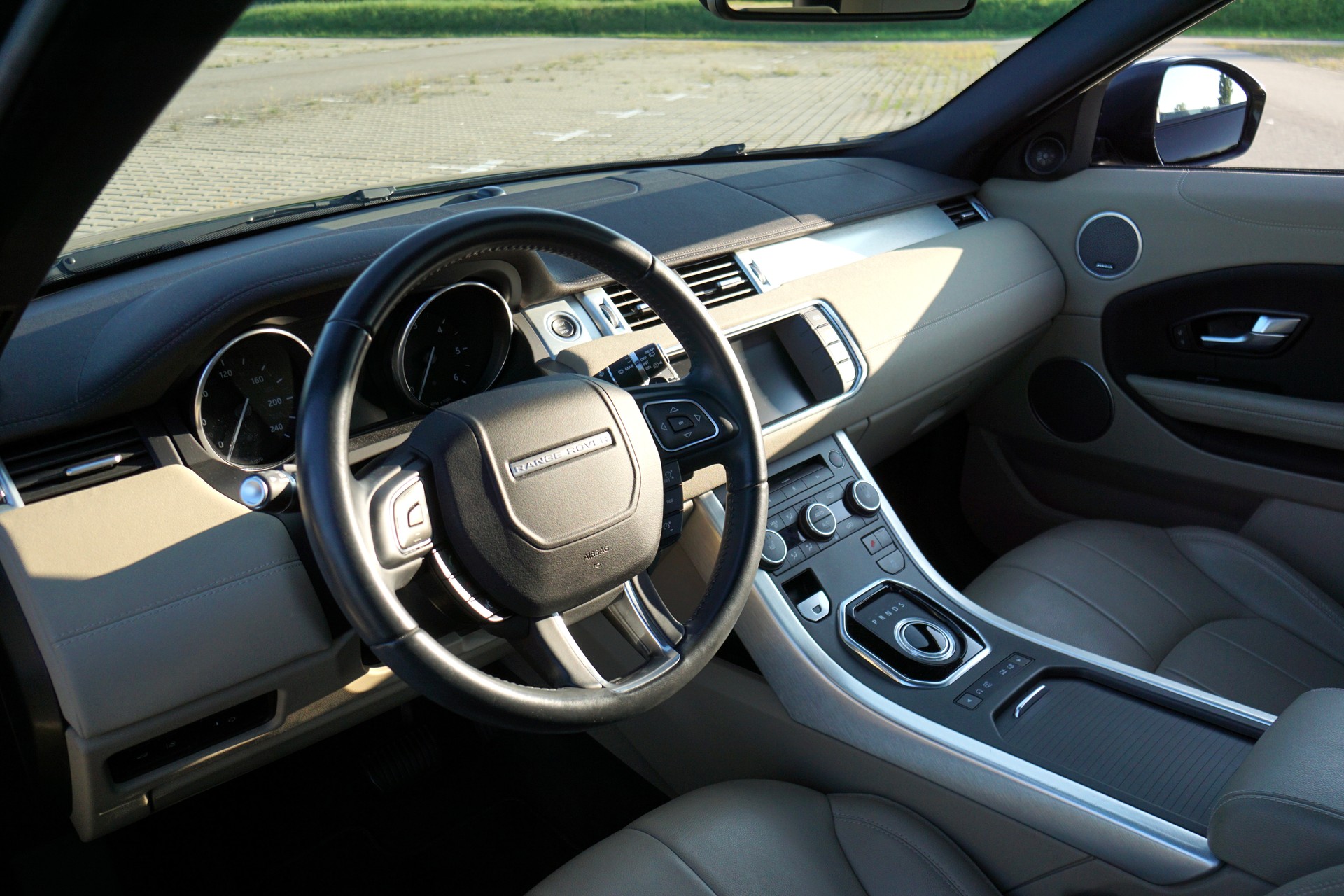 LAND ROVER Range Rover Evoque 2.0 TD4 SE AT9-image-5