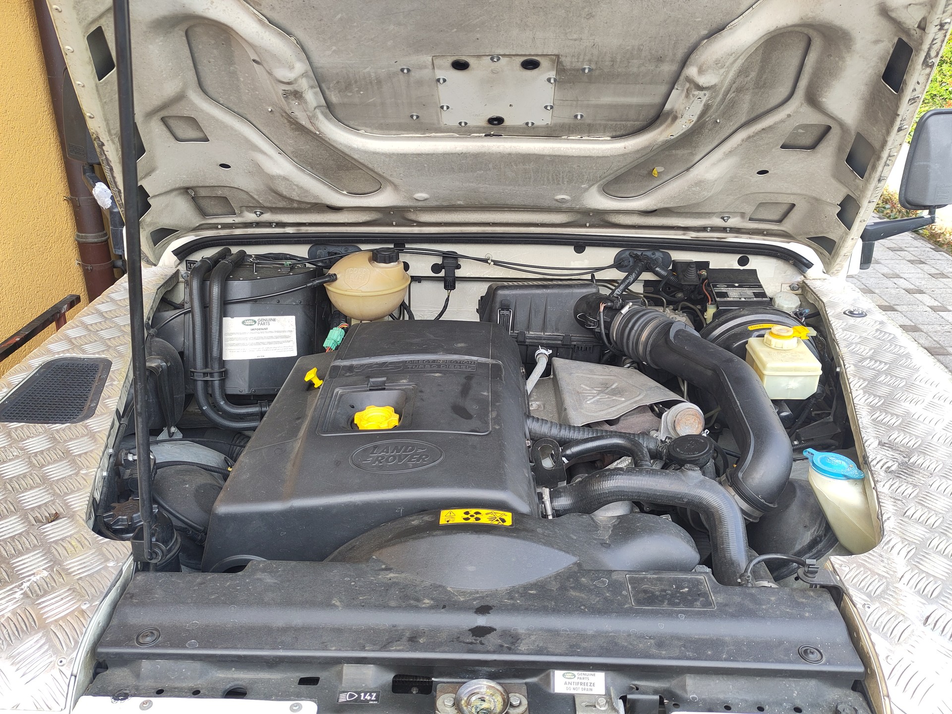 LAND ROVER Defender 110 SW 2.5 Td5-image-15