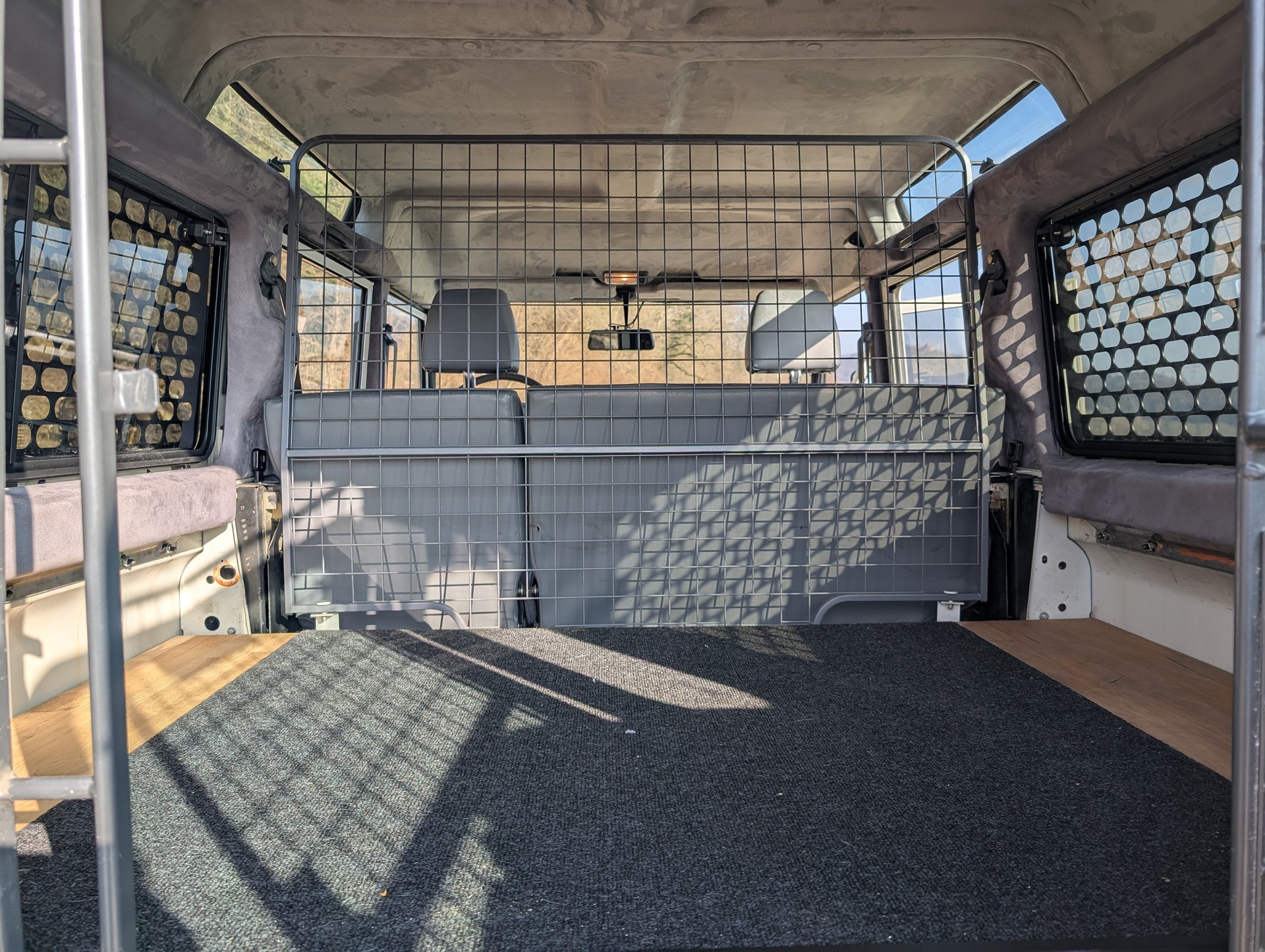 LAND ROVER Defender 110 SW 2.5 Td5-image-13