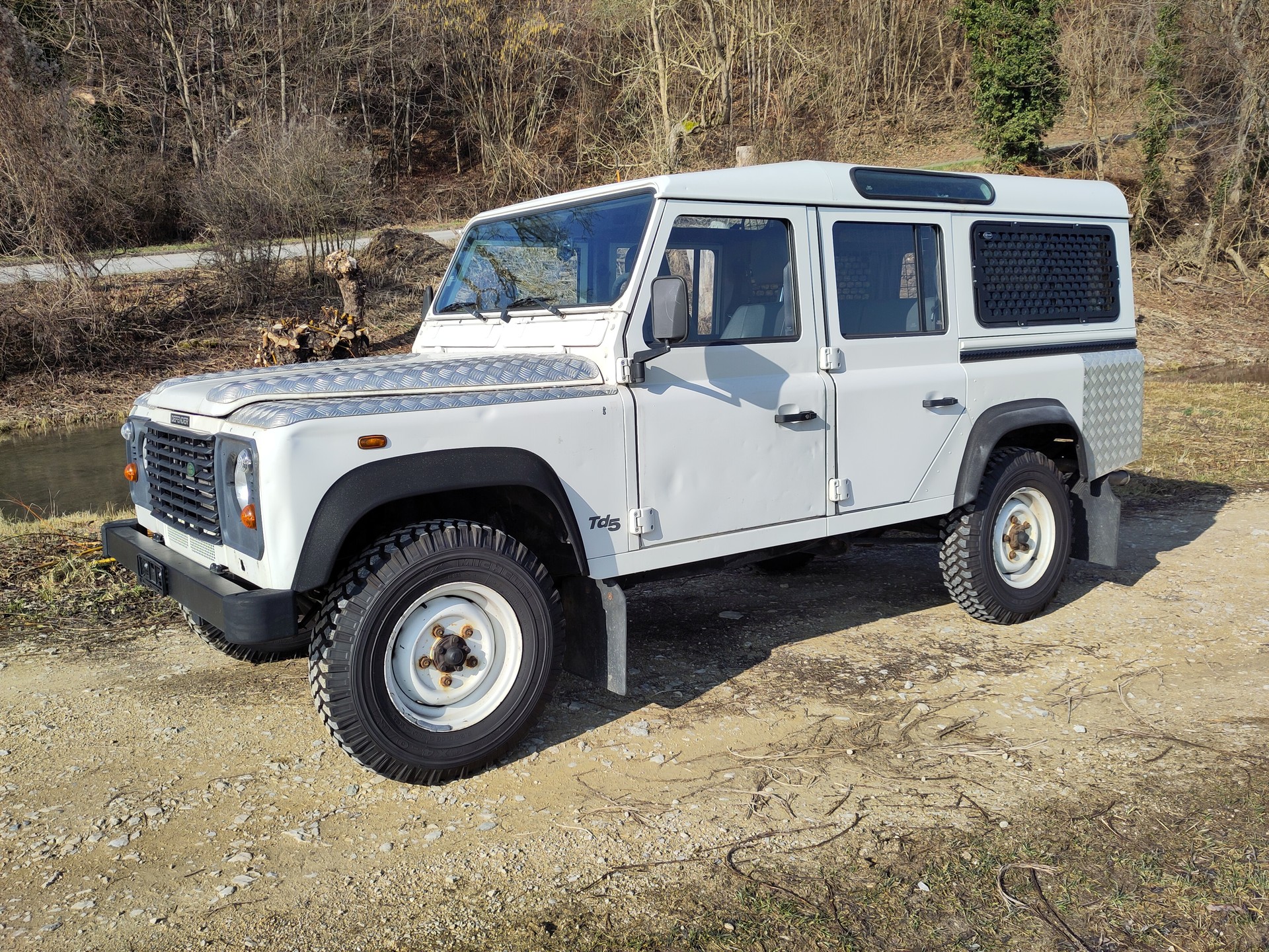 LAND ROVER Defender 110 SW 2.5 Td5-image-1