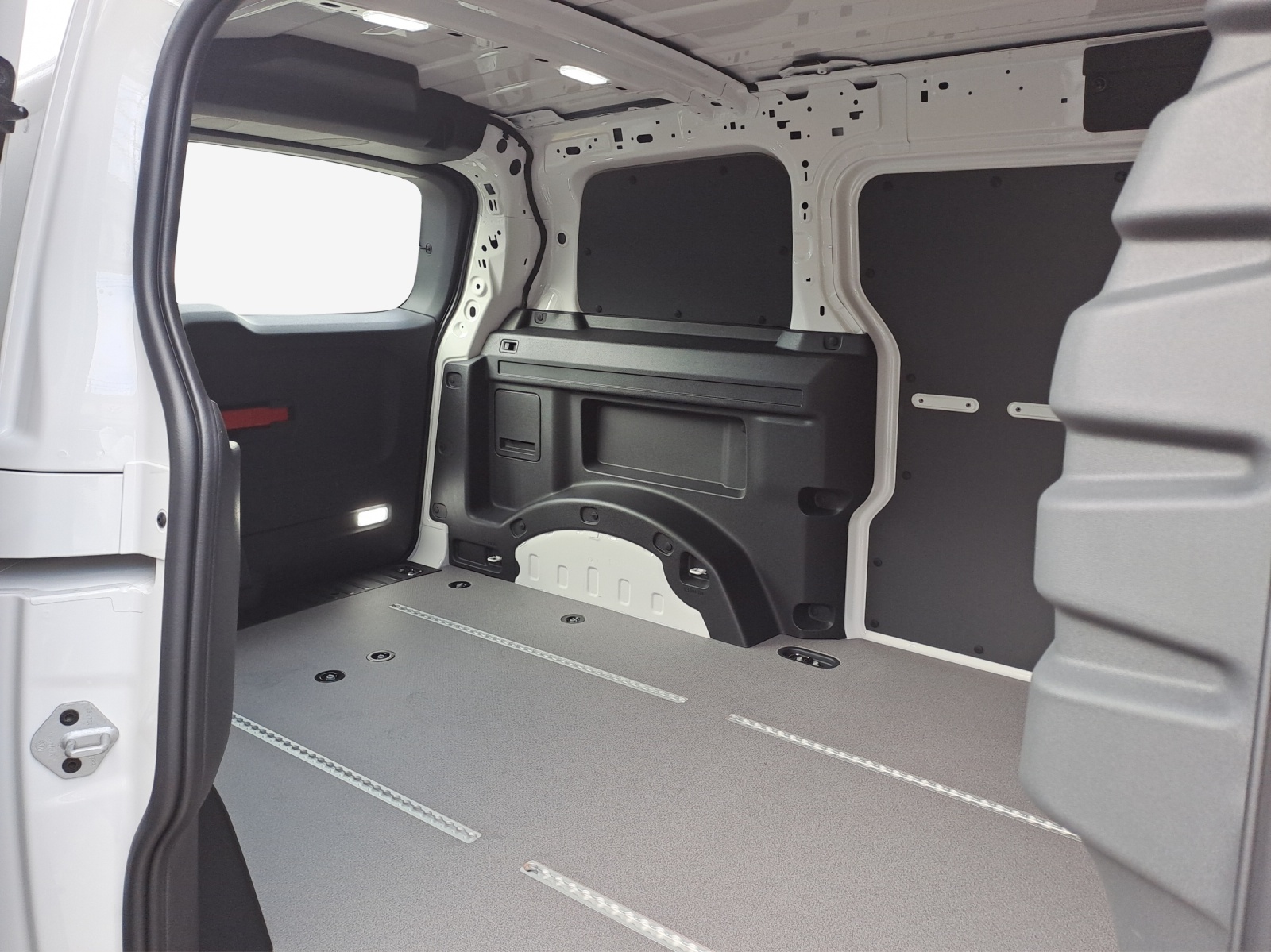 VW ID. Buzz Cargo Pure-image-11