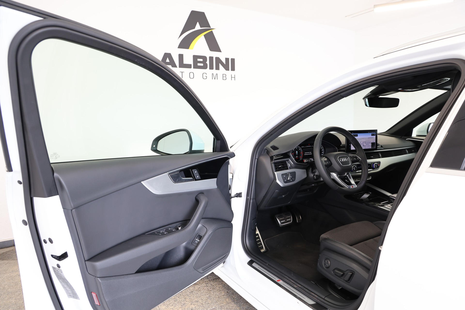 AUDI A4 Avant 35 TDI S-Line S-tronic-image-4