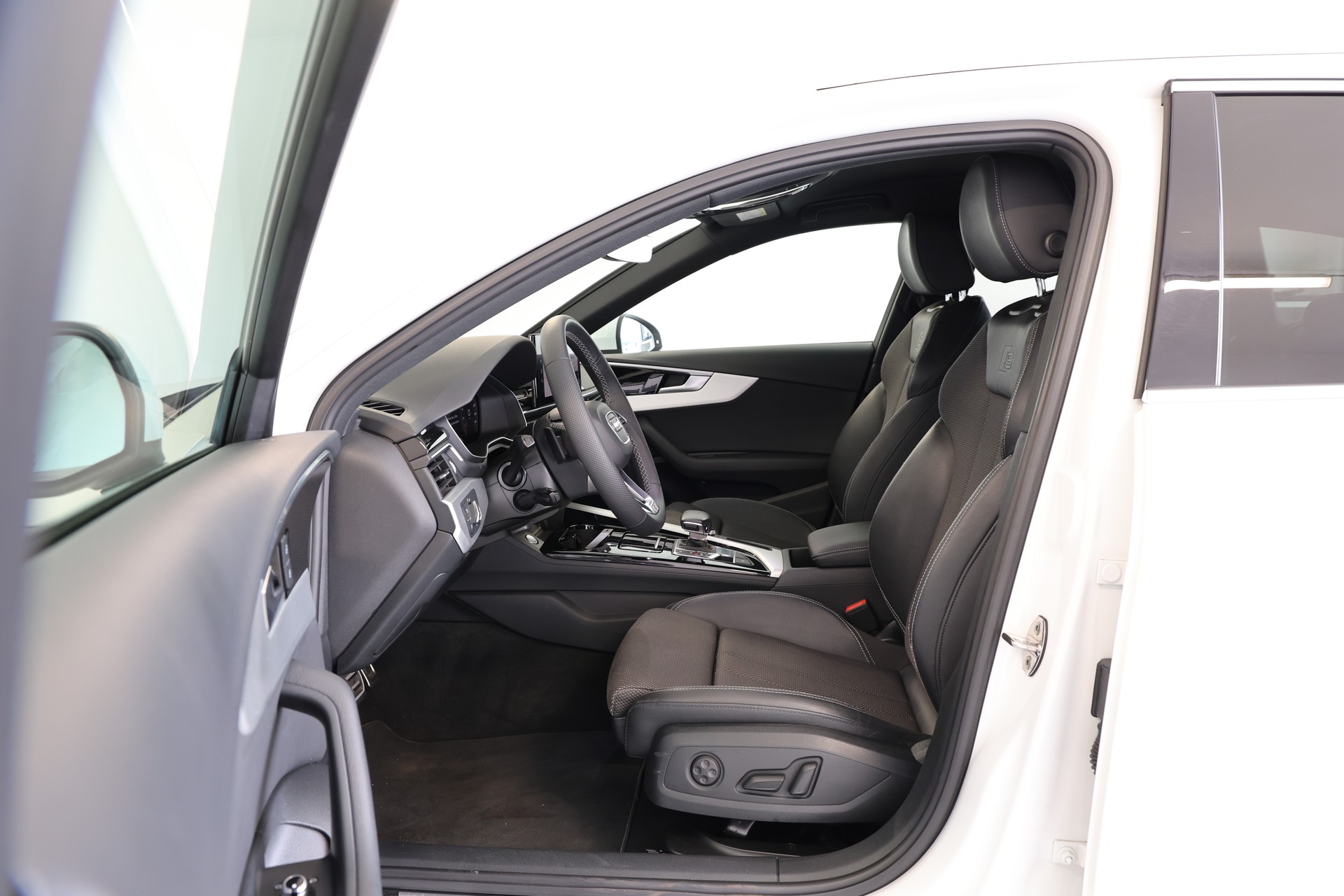 AUDI A4 Avant 35 TDI S-Line S-tronic-image-5