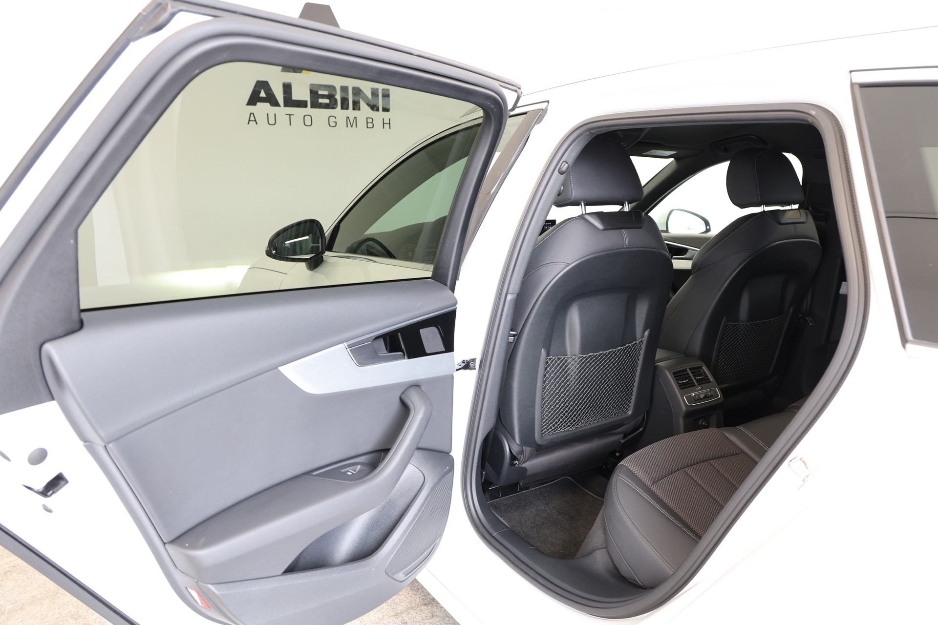 AUDI A4 Avant 35 TDI S-Line S-tronic-image-13