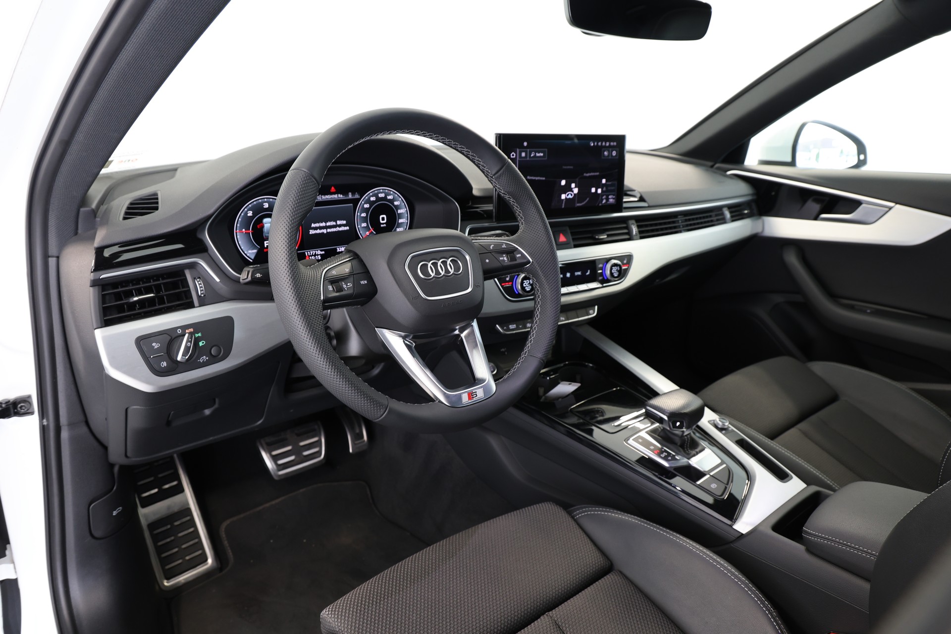 AUDI A4 Avant 35 TDI S-Line S-tronic-image-7