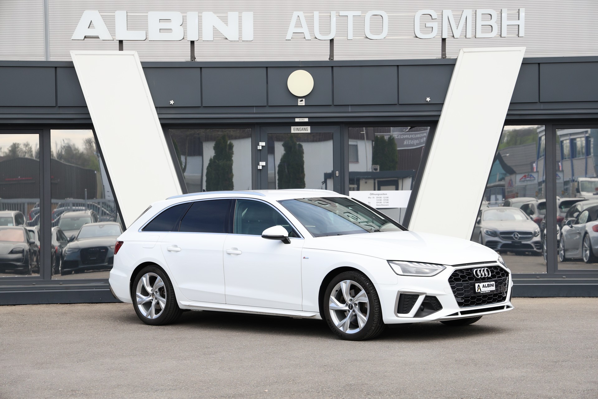 AUDI A4 Avant 35 TDI S-Line S-tronic-image-1