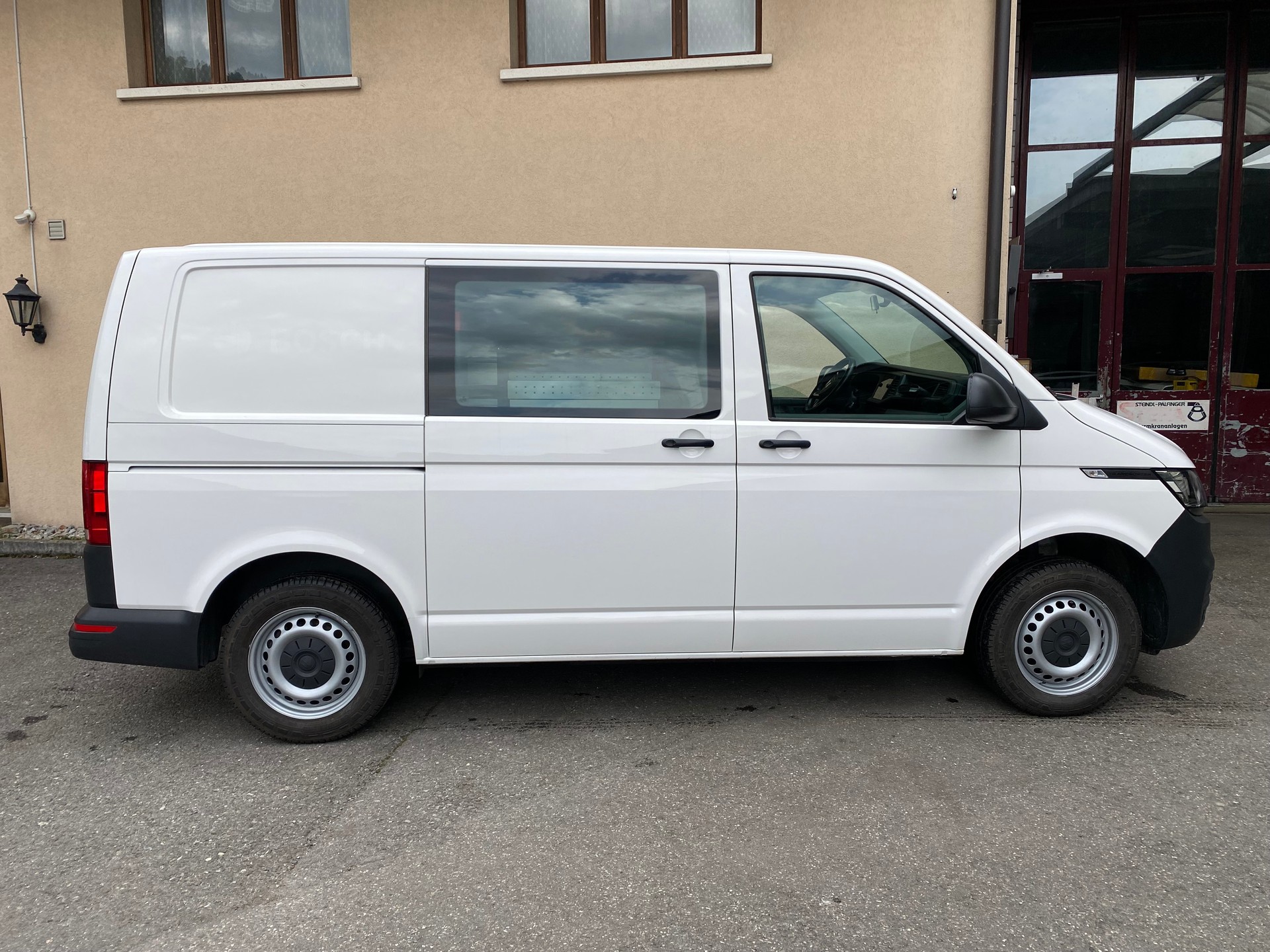 VW T6.1 2.0 TDI 4Motion DSG-image-8