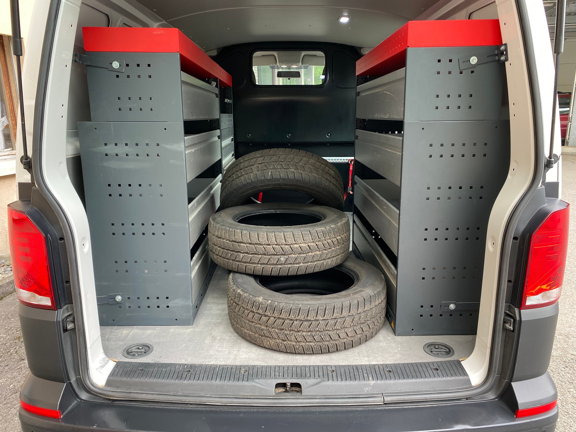 VW T6.1 2.0 TDI 4Motion DSG-image-6