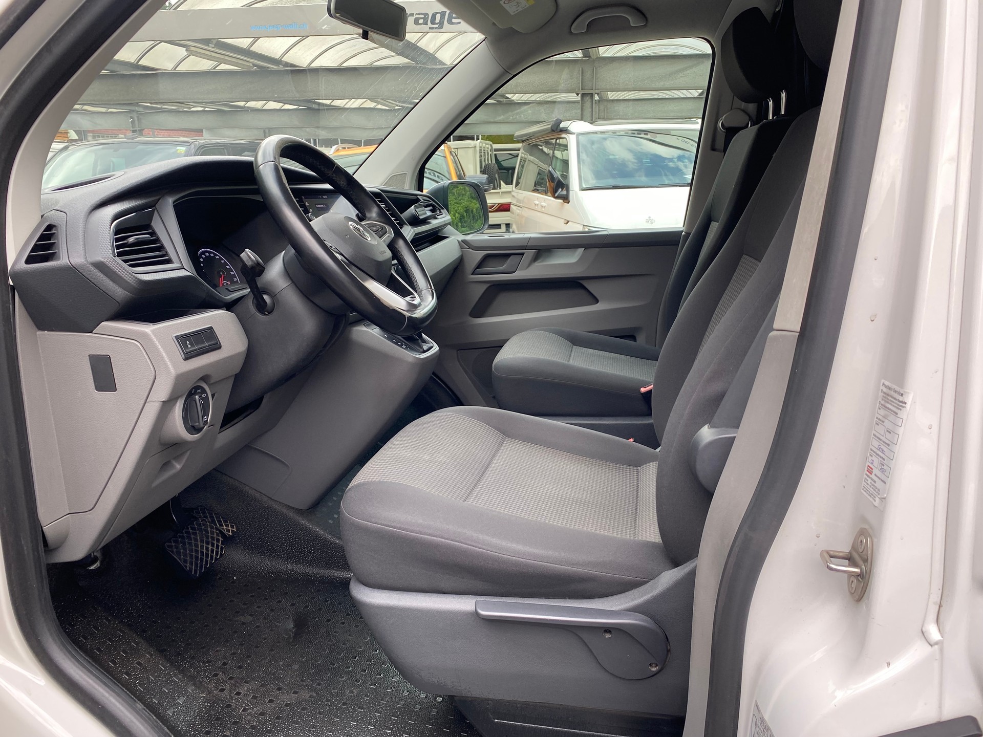 VW T6.1 2.0 TDI 4Motion DSG-image-2