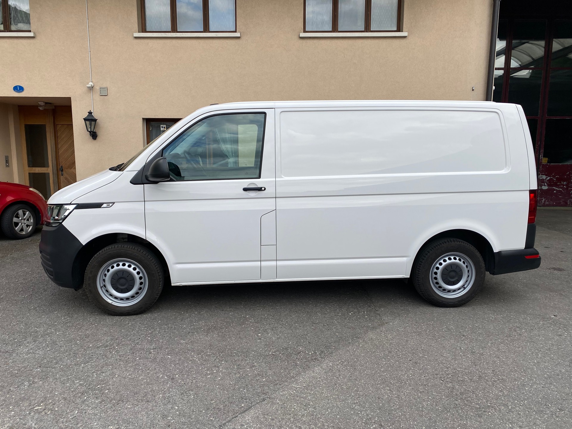 VW T6.1 2.0 TDI 4Motion DSG-image-11