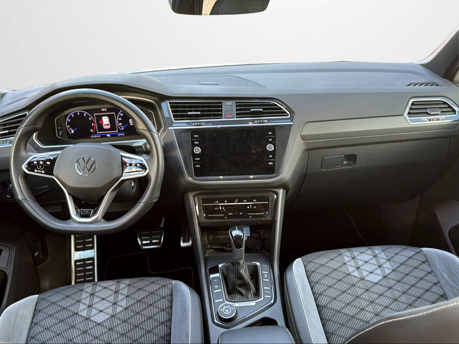 VW Tiguan 2.0TSI R-Line 4Motion DSG-image-10