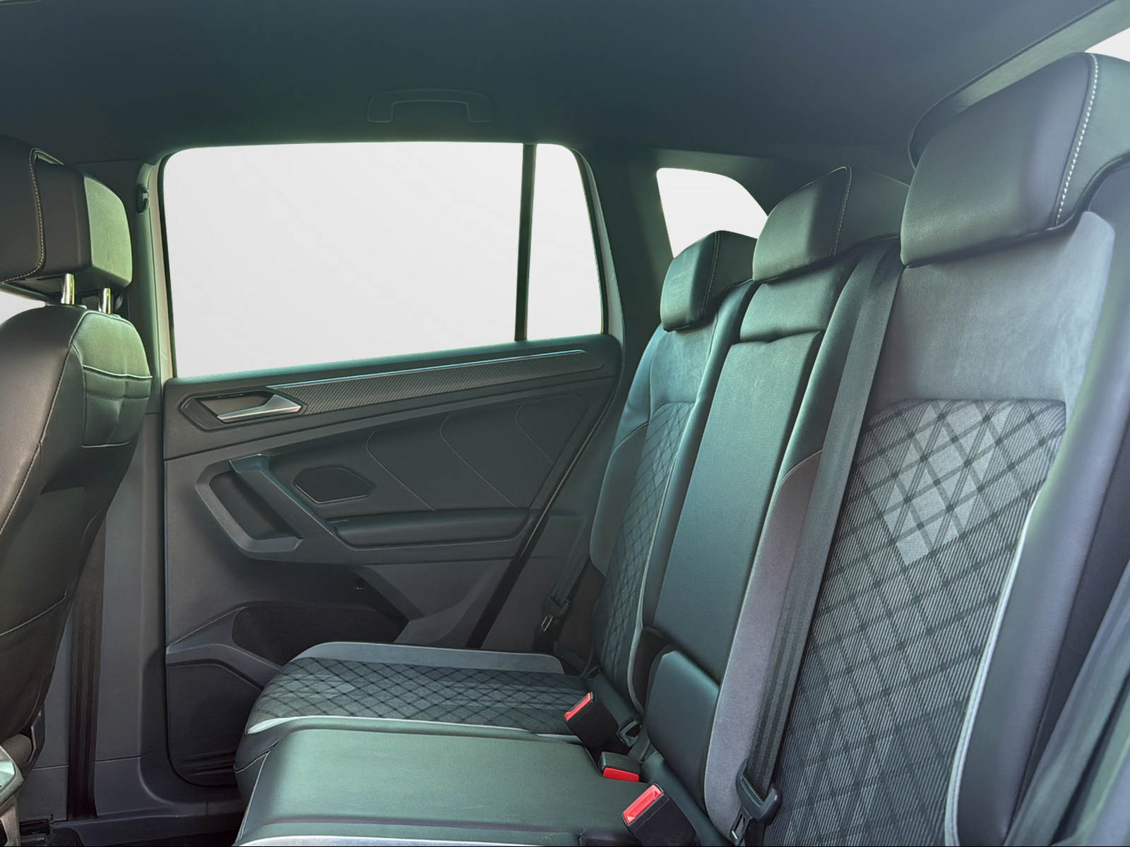 VW Tiguan 2.0TSI R-Line 4Motion DSG-image-11