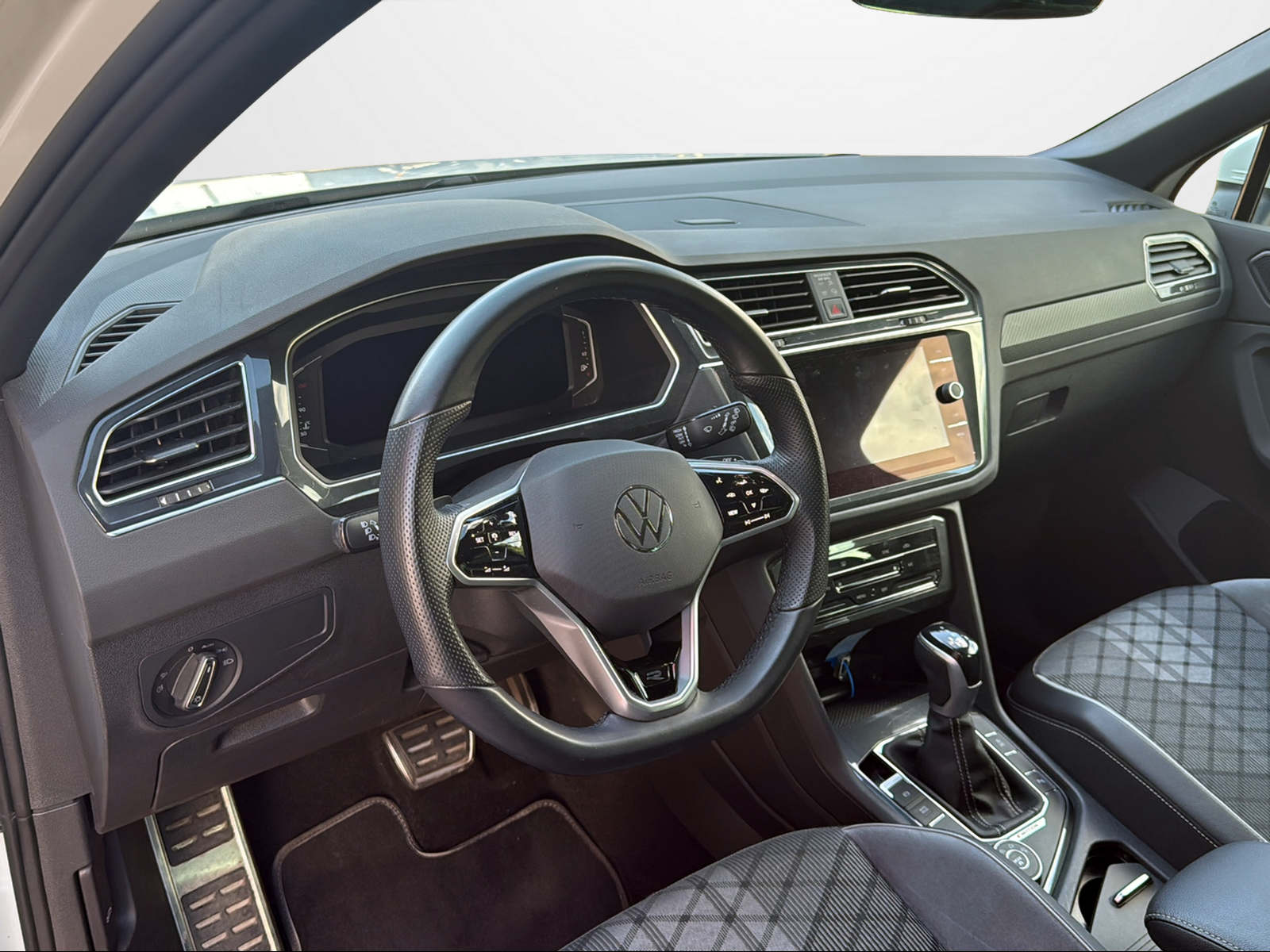 VW Tiguan 2.0TSI R-Line 4Motion DSG-image-9