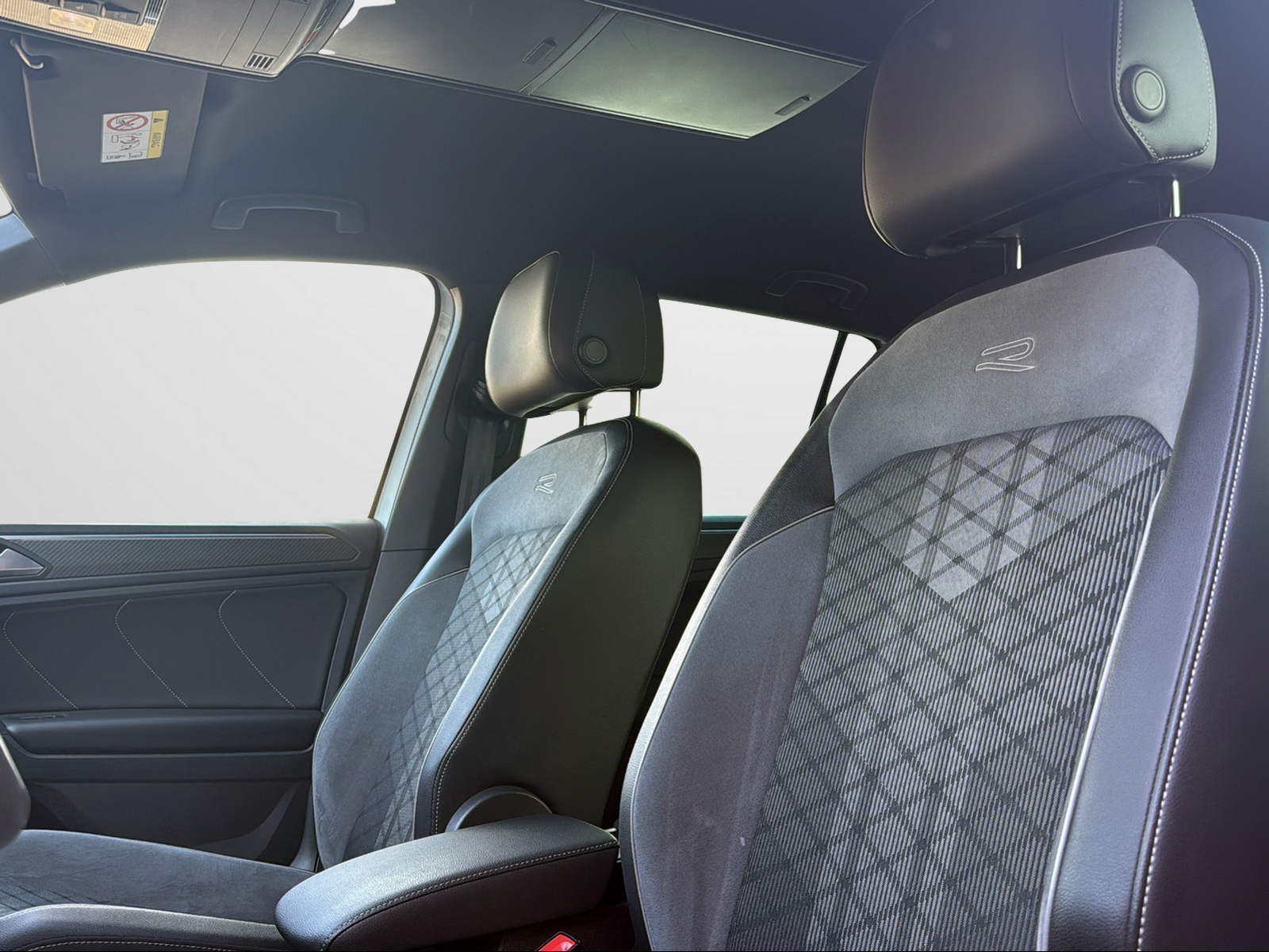 VW Tiguan 2.0TSI R-Line 4Motion DSG-image-8