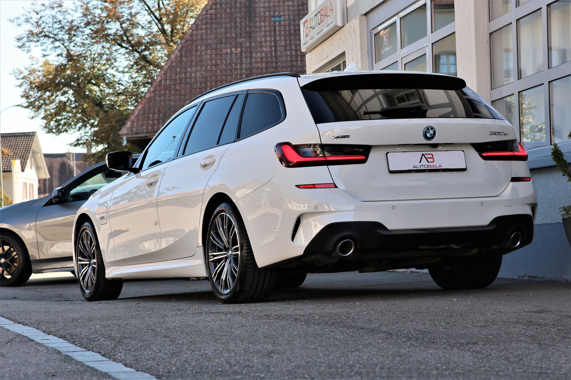 BMW 320e xDrive Touring M Sport Steptronic (CH) + 1500KG AHK-image-1