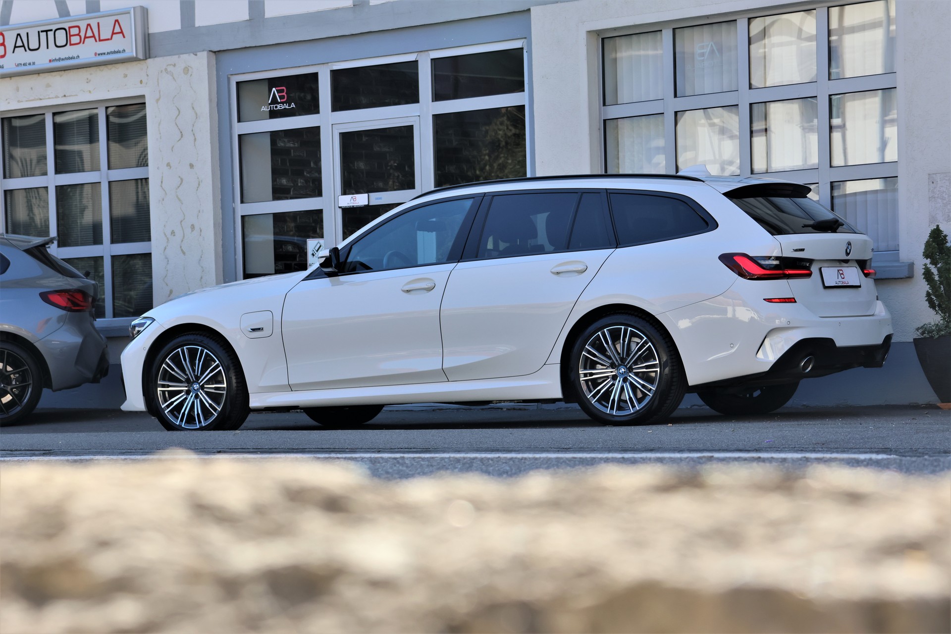 BMW 320e xDrive Touring M Sport Steptronic (CH) + 1500KG AHK-image-2