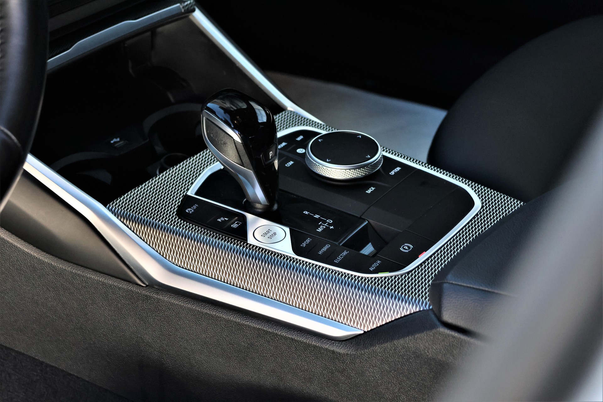 BMW 320e xDrive Touring M Sport Steptronic (CH) + 1500KG AHK-image-9