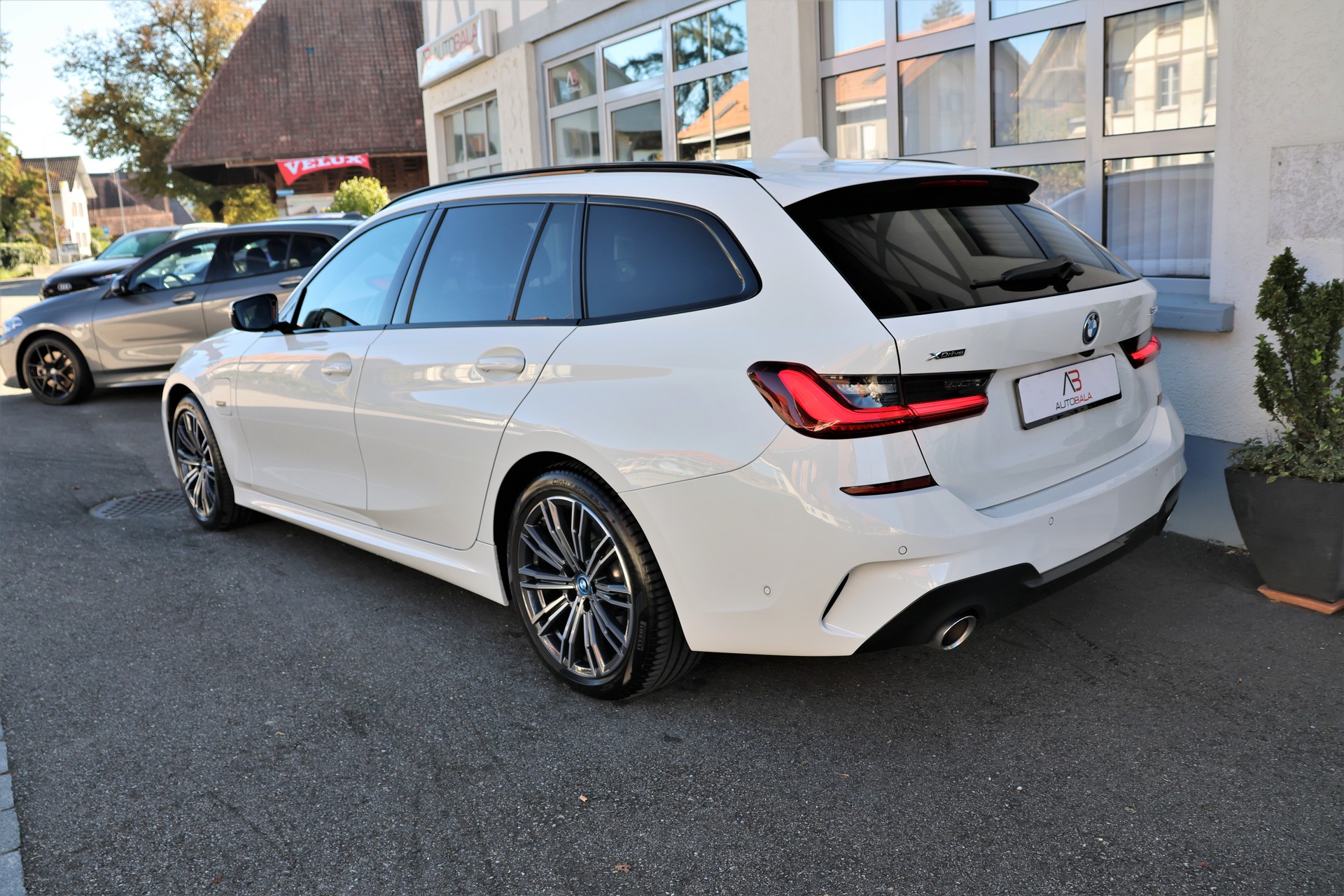 BMW 320e xDrive Touring M Sport Steptronic (CH) + 1500KG AHK-image-3