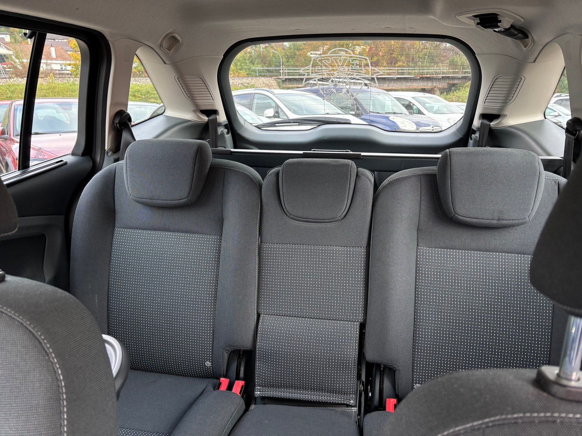 FORD Grand C-MAX-image-12