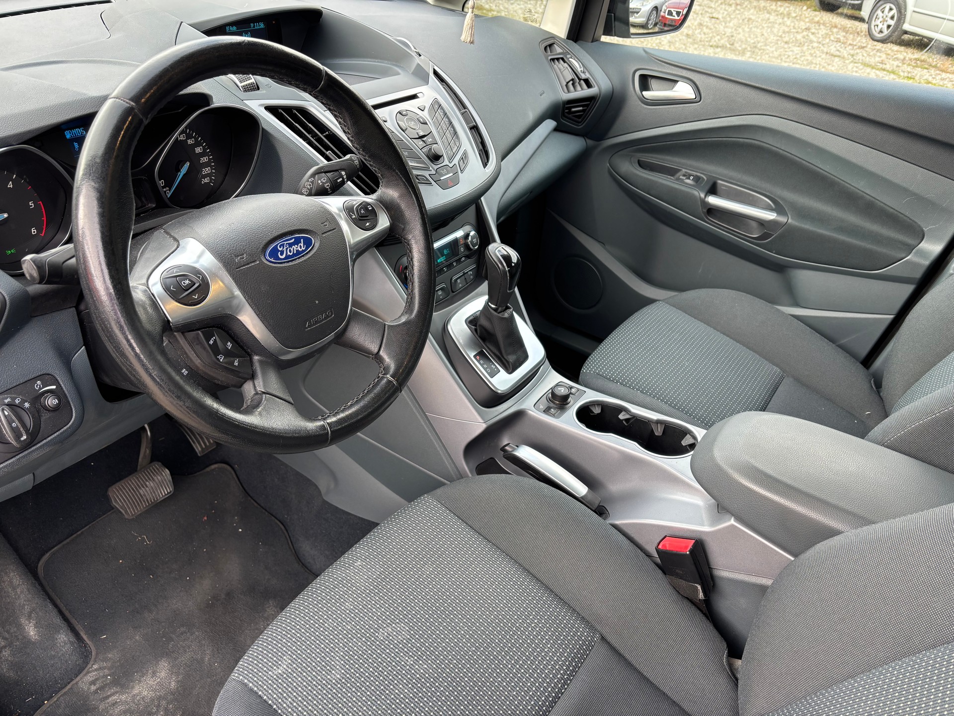 FORD Grand C-MAX-image-8