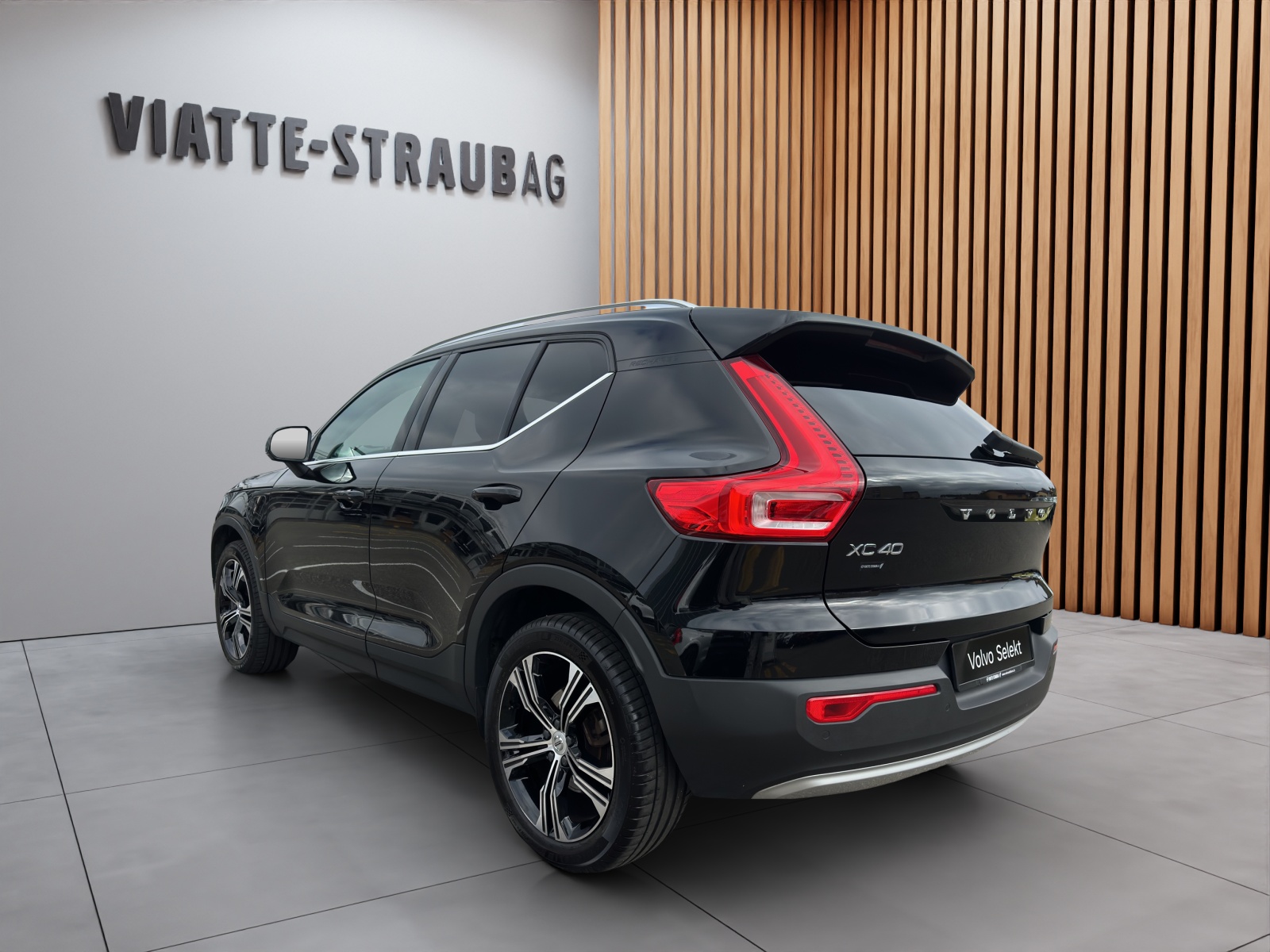 VOLVO XC40 1.5 T5 PiH Inscription-image-5