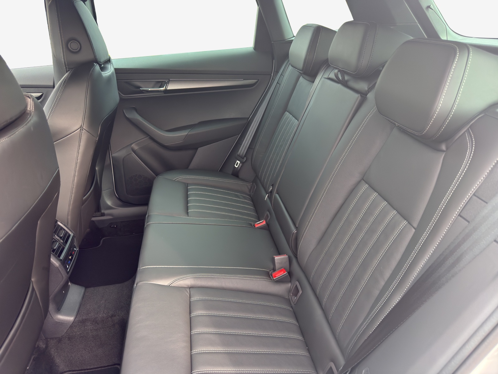 SKODA Karoq 2.0 TDI CR Sport Line 4x4 DSG-image-11