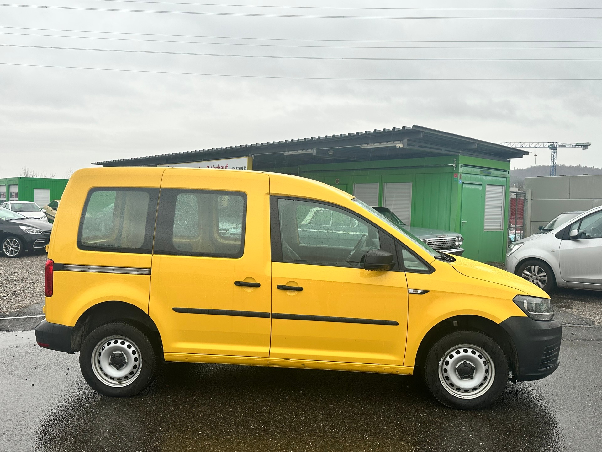 VW Caddy 2.0TDI 4Motion BlueMotion Technology-image-12