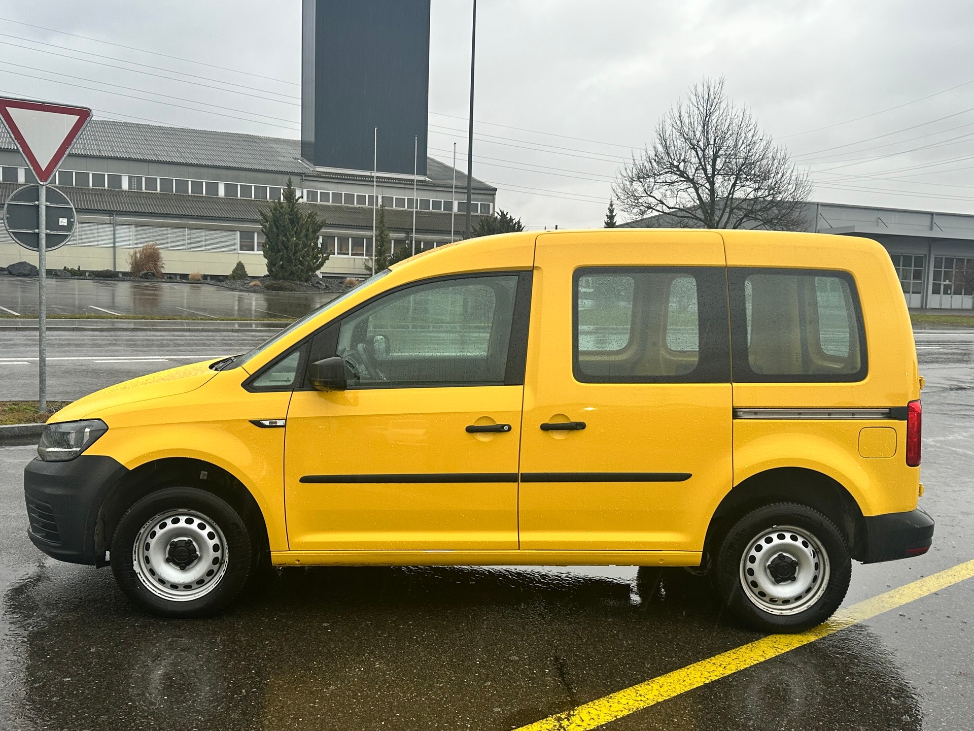 VW Caddy 2.0TDI 4Motion BlueMotion Technology-image-4