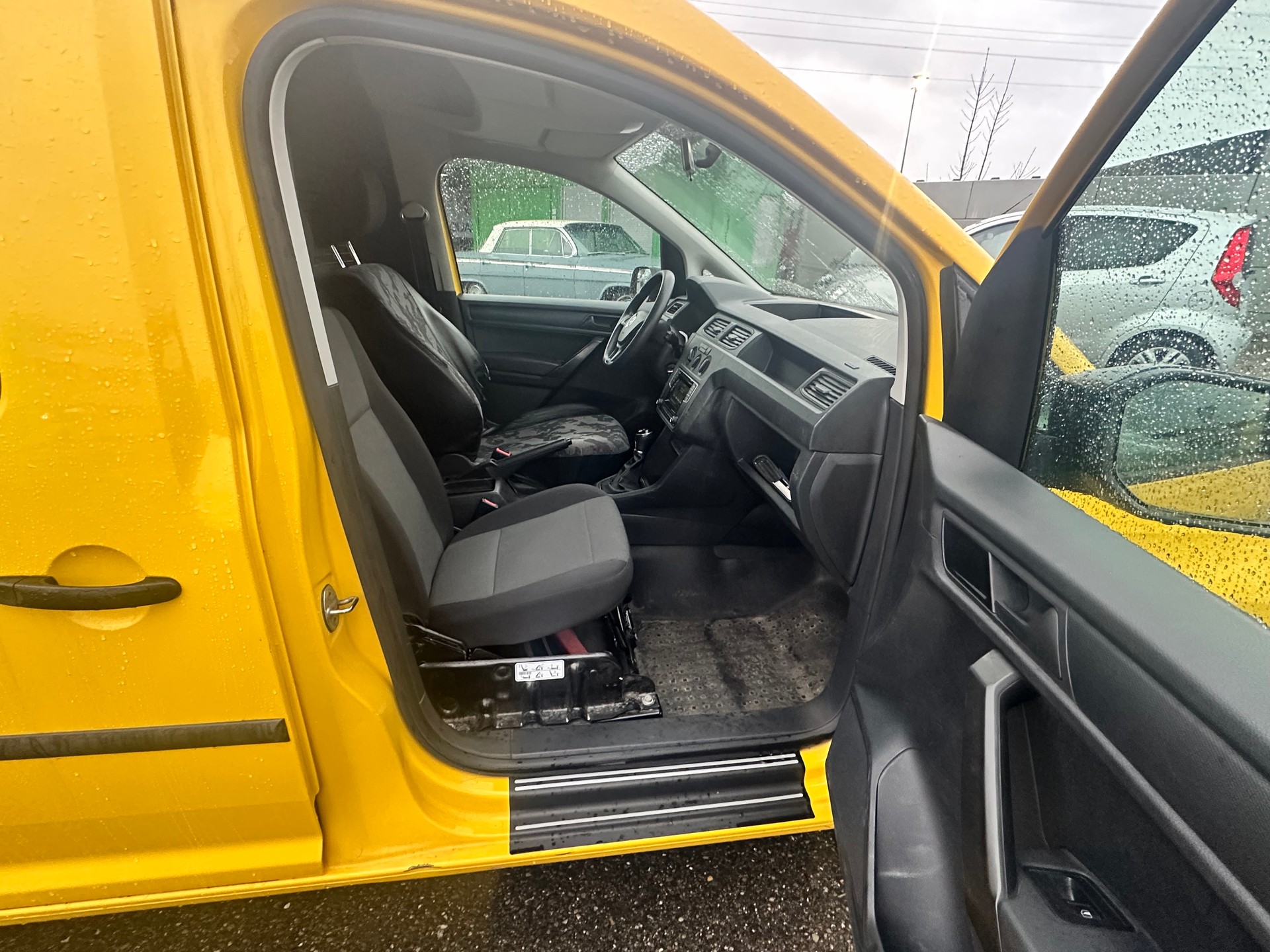 VW Caddy 2.0TDI 4Motion BlueMotion Technology-image-8