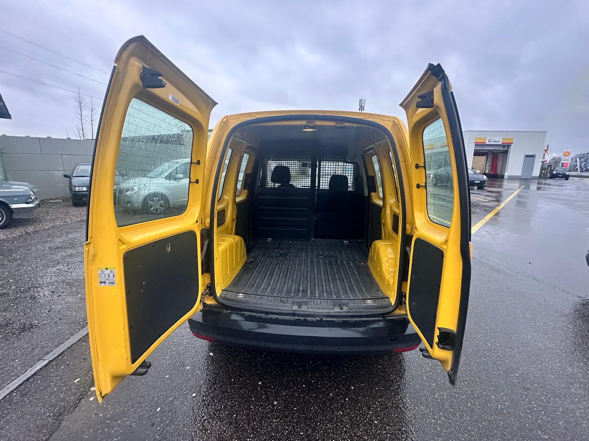 VW Caddy 2.0TDI 4Motion BlueMotion Technology-image-11