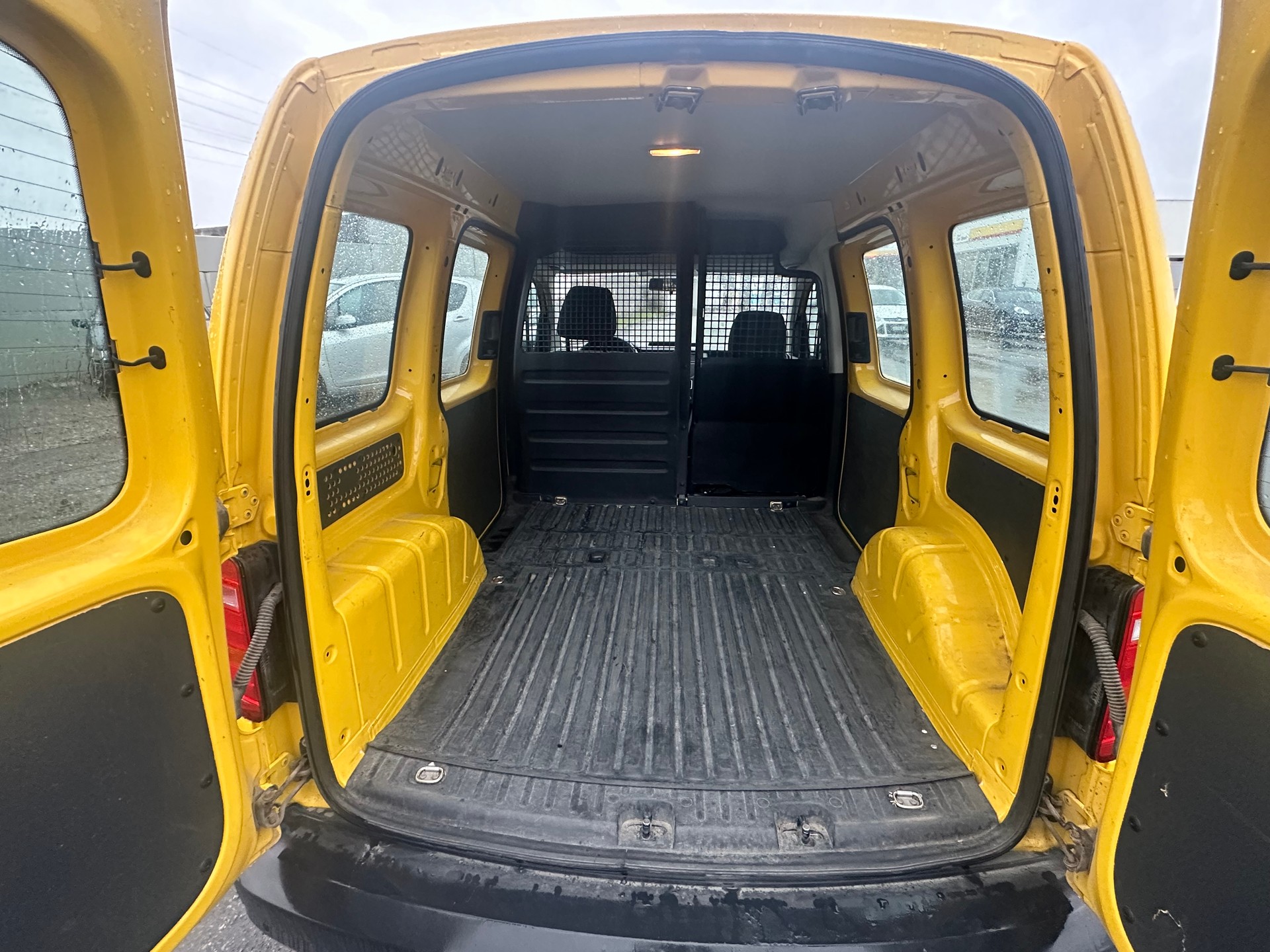 VW Caddy 2.0TDI 4Motion BlueMotion Technology-image-10