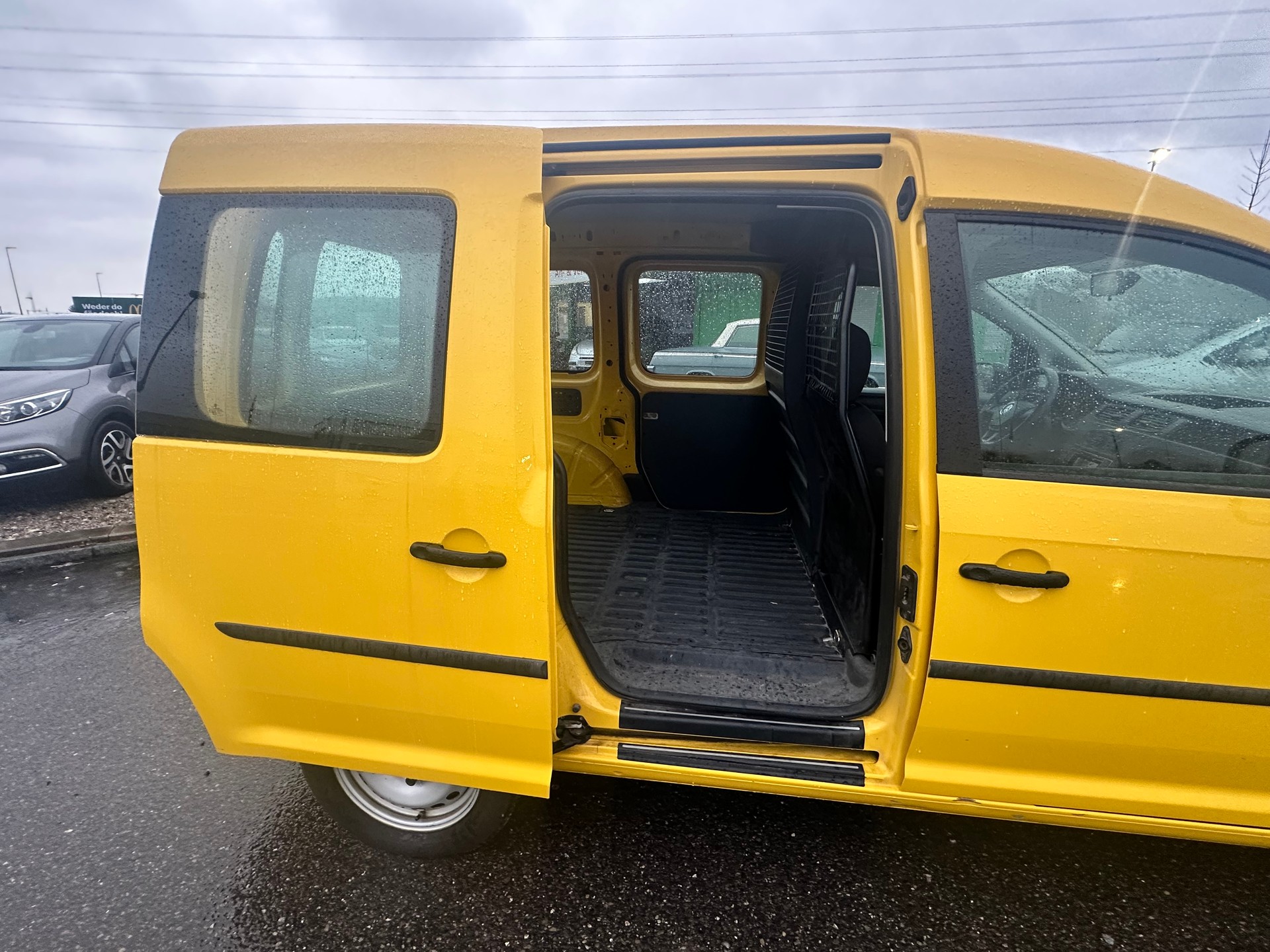 VW Caddy 2.0TDI 4Motion BlueMotion Technology-image-9