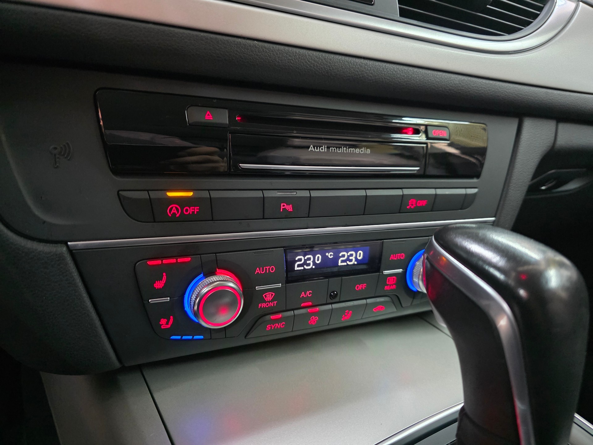 AUDI A6 Avant 3.0 TDI V6 quattro S-tronic Facelift-image-14