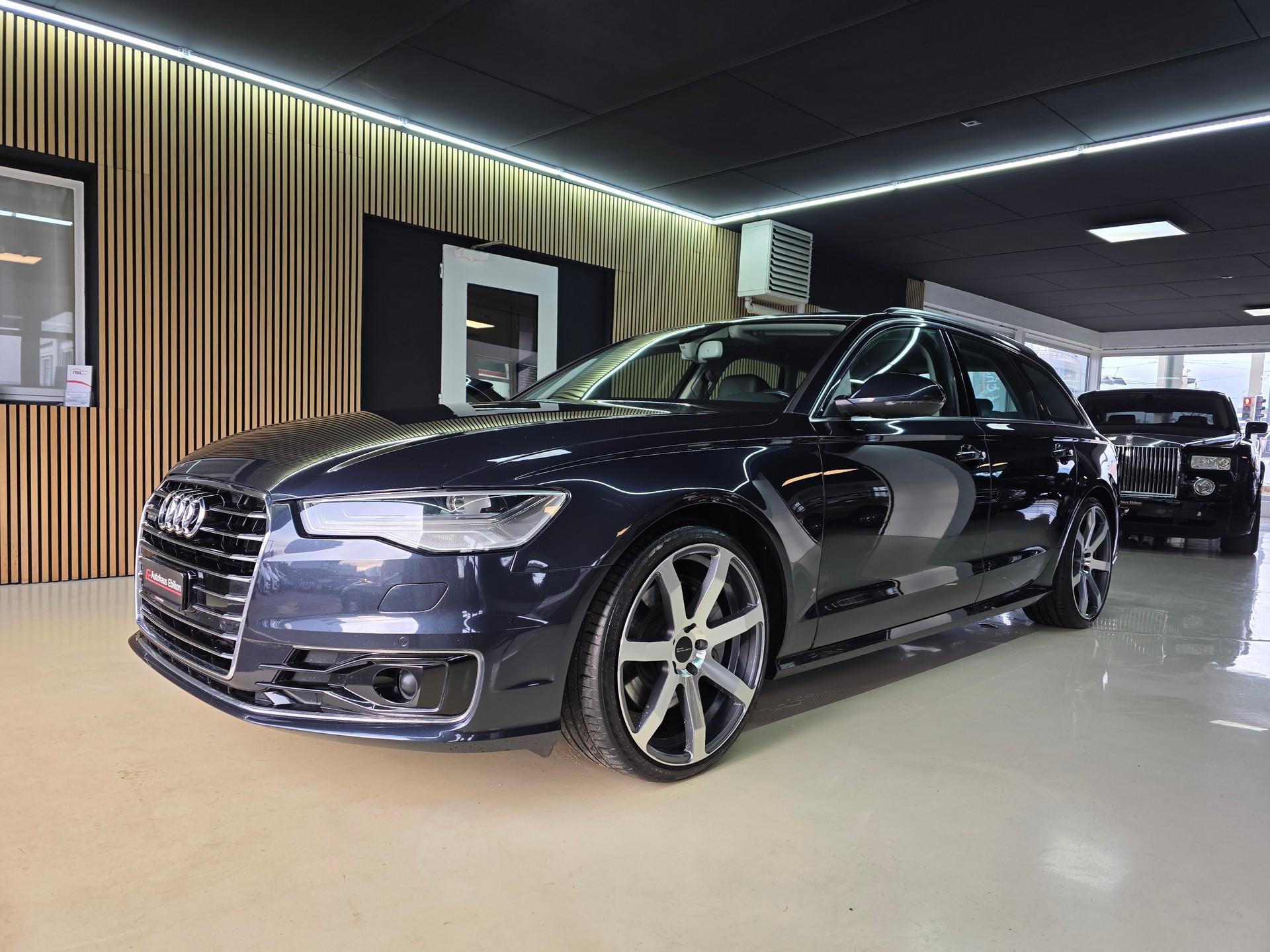 AUDI A6 Avant 3.0 TDI V6 quattro S-tronic Facelift-image-2