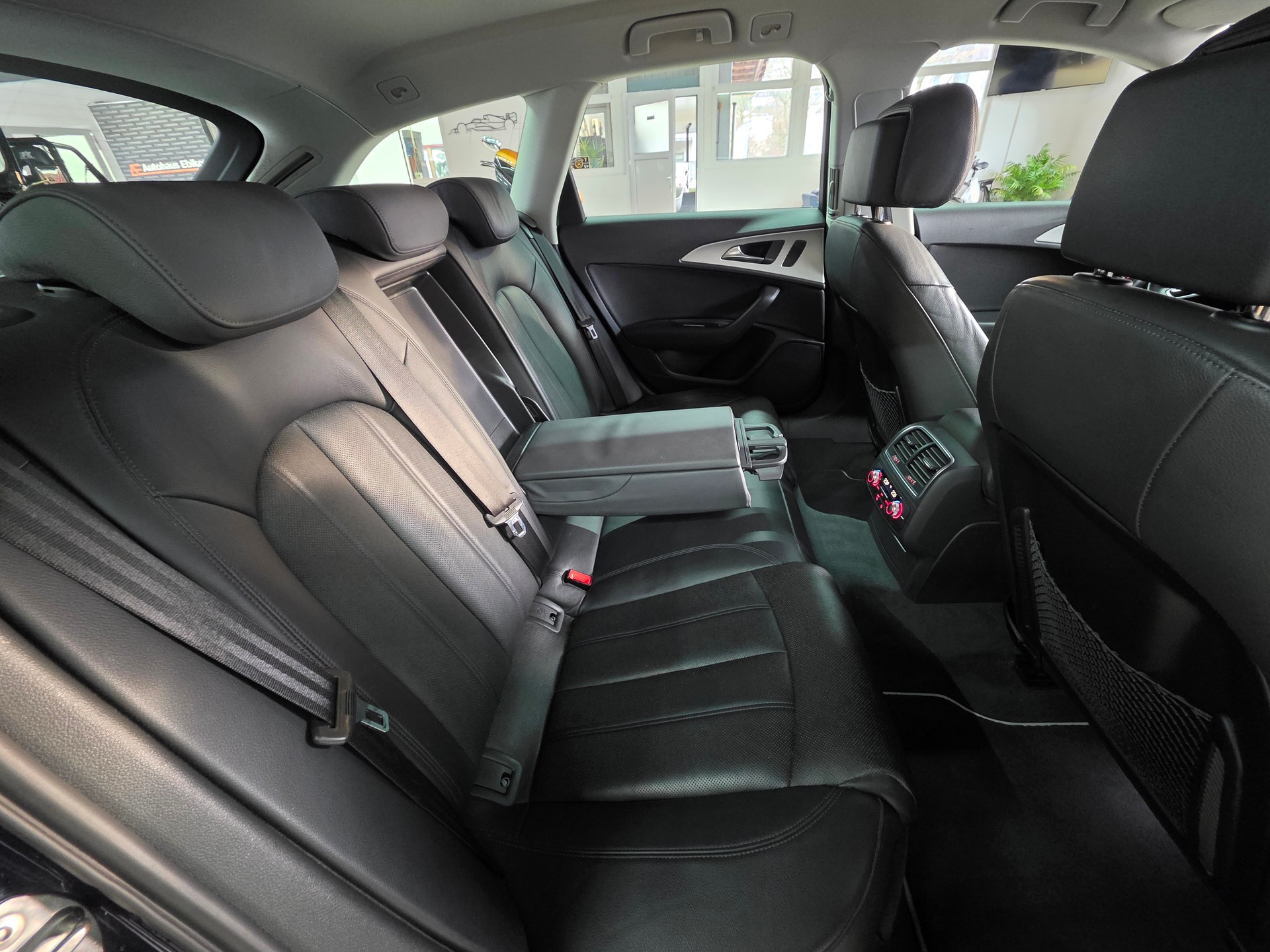 AUDI A6 Avant 3.0 TDI V6 quattro S-tronic Facelift-image-16