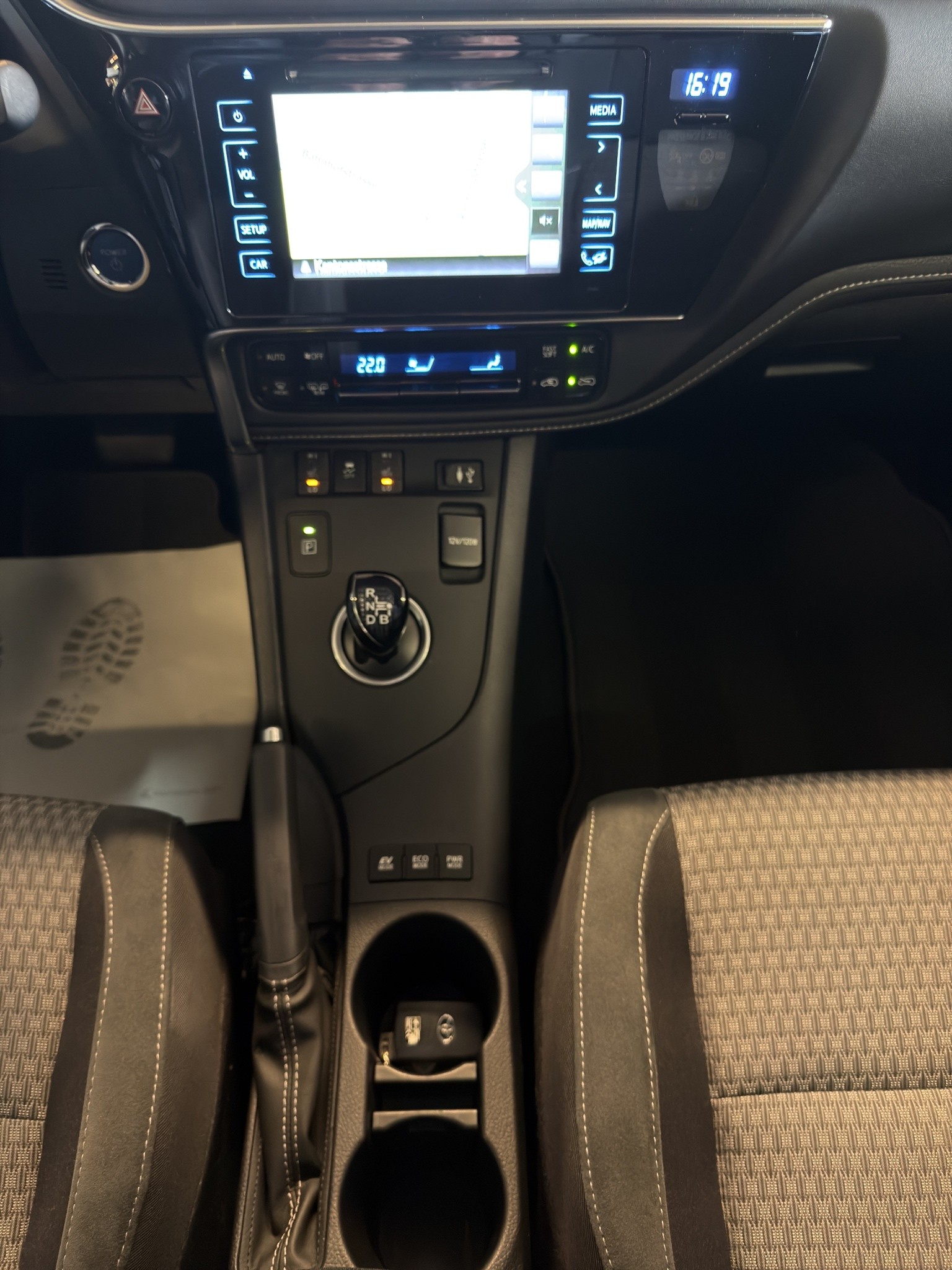 TOYOTA Auris 1.8 HSD Limited e-CVT*TOP ZUSTAND*TOP AUSSTATTUNG*-image-9