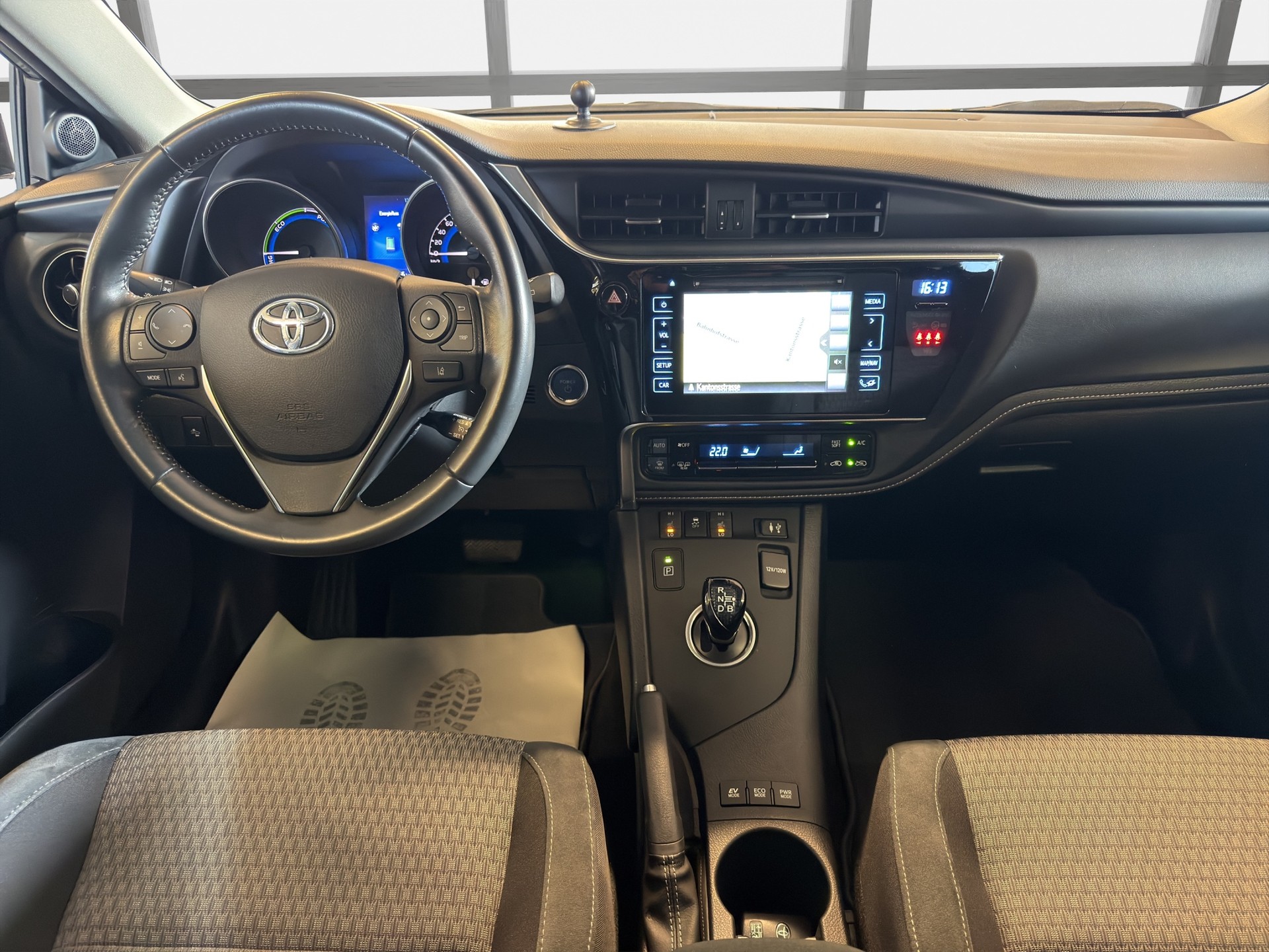 TOYOTA Auris 1.8 HSD Limited e-CVT*TOP ZUSTAND*TOP AUSSTATTUNG*-image-6