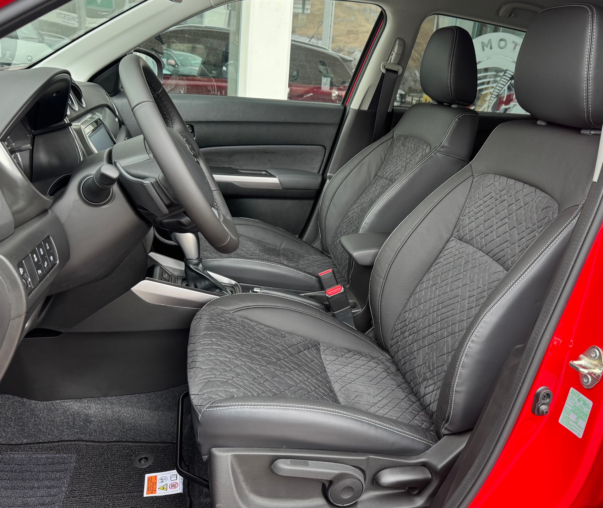 SUZUKI Vitara 1.4 Boosterjet Compact Top 4x4 Hybrid-image-7