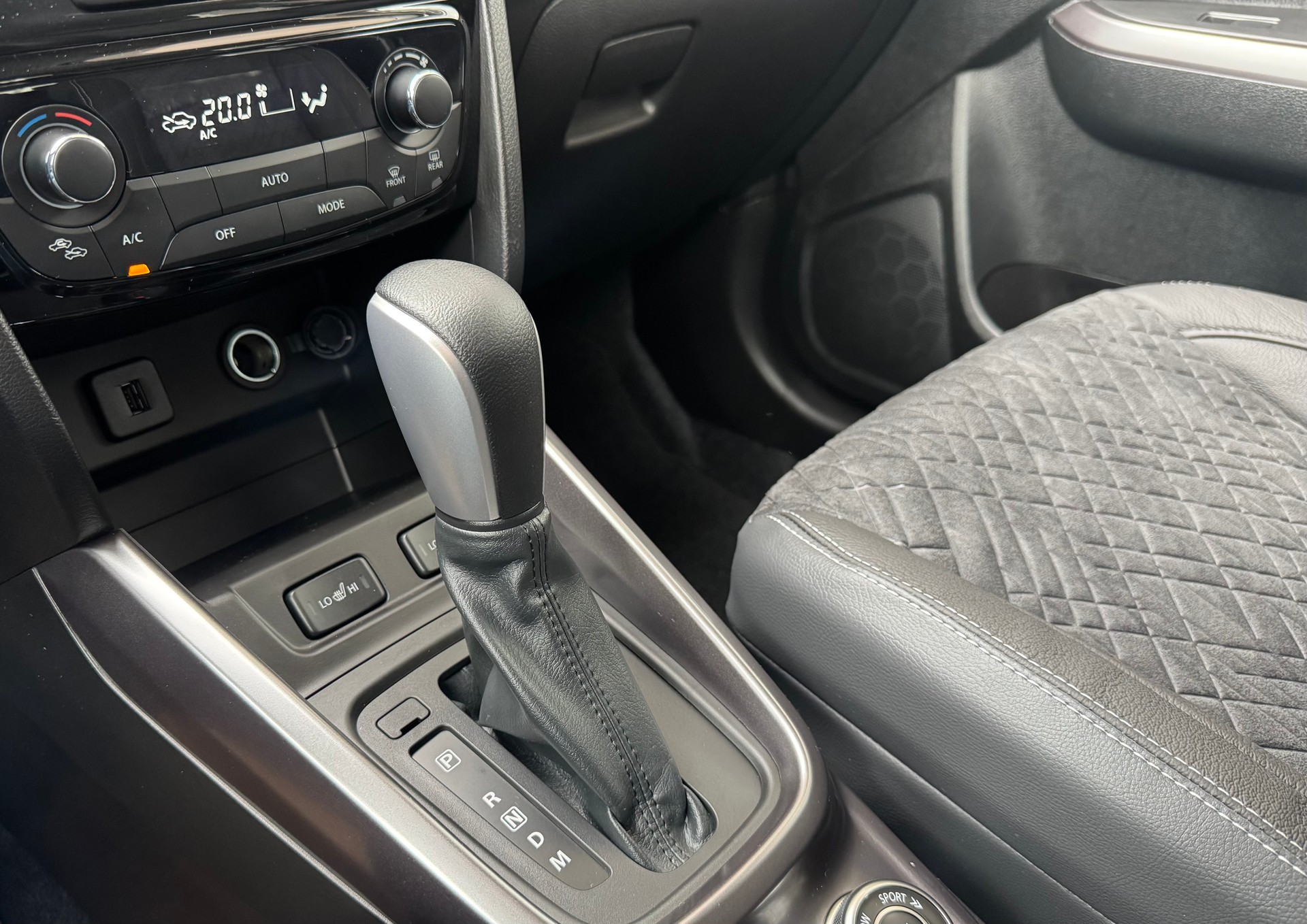 SUZUKI Vitara 1.4 Boosterjet Compact Top 4x4 Hybrid-image-16