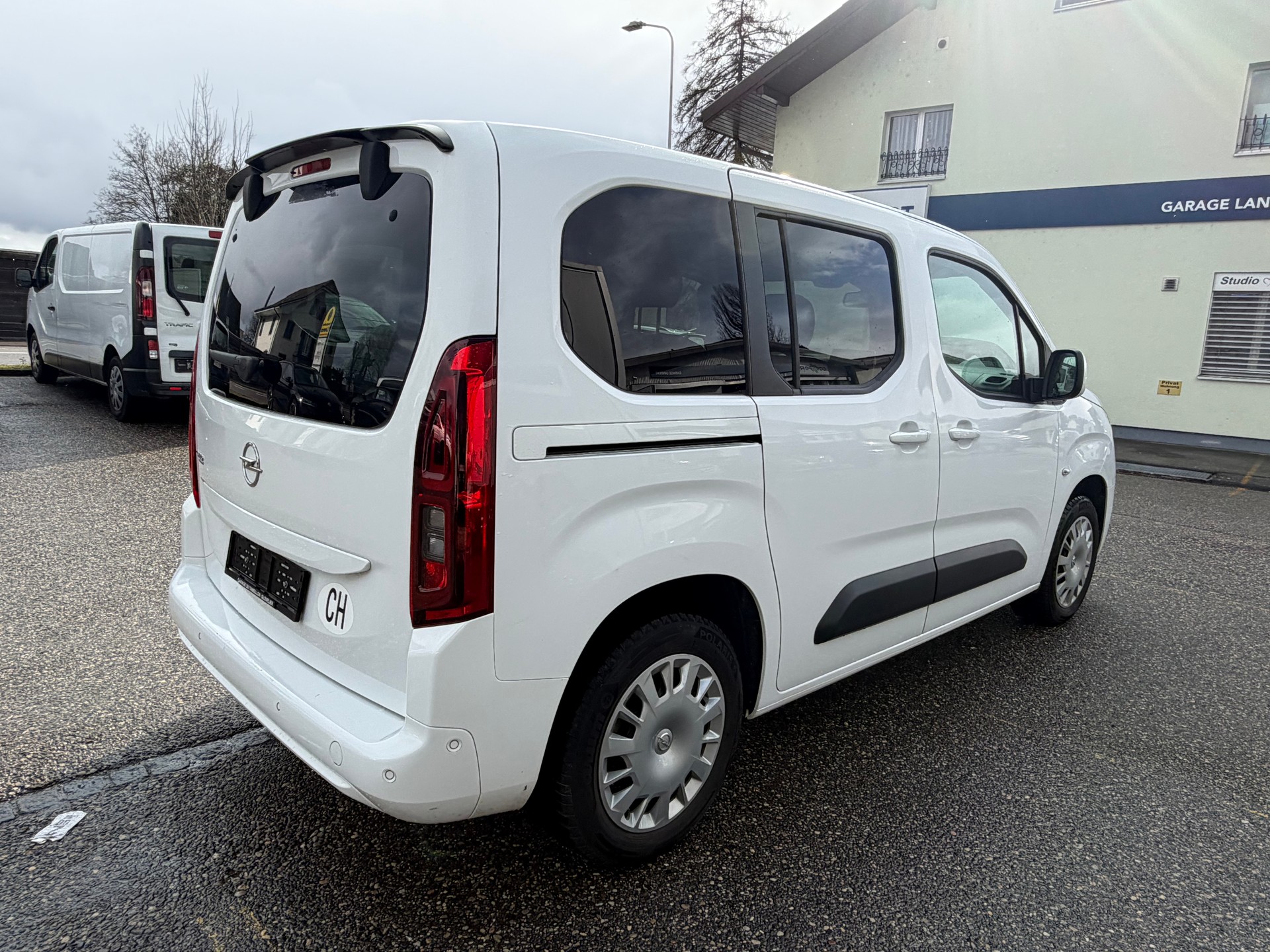 OPEL Combo Life 1.2 Essentia Automat-image-4