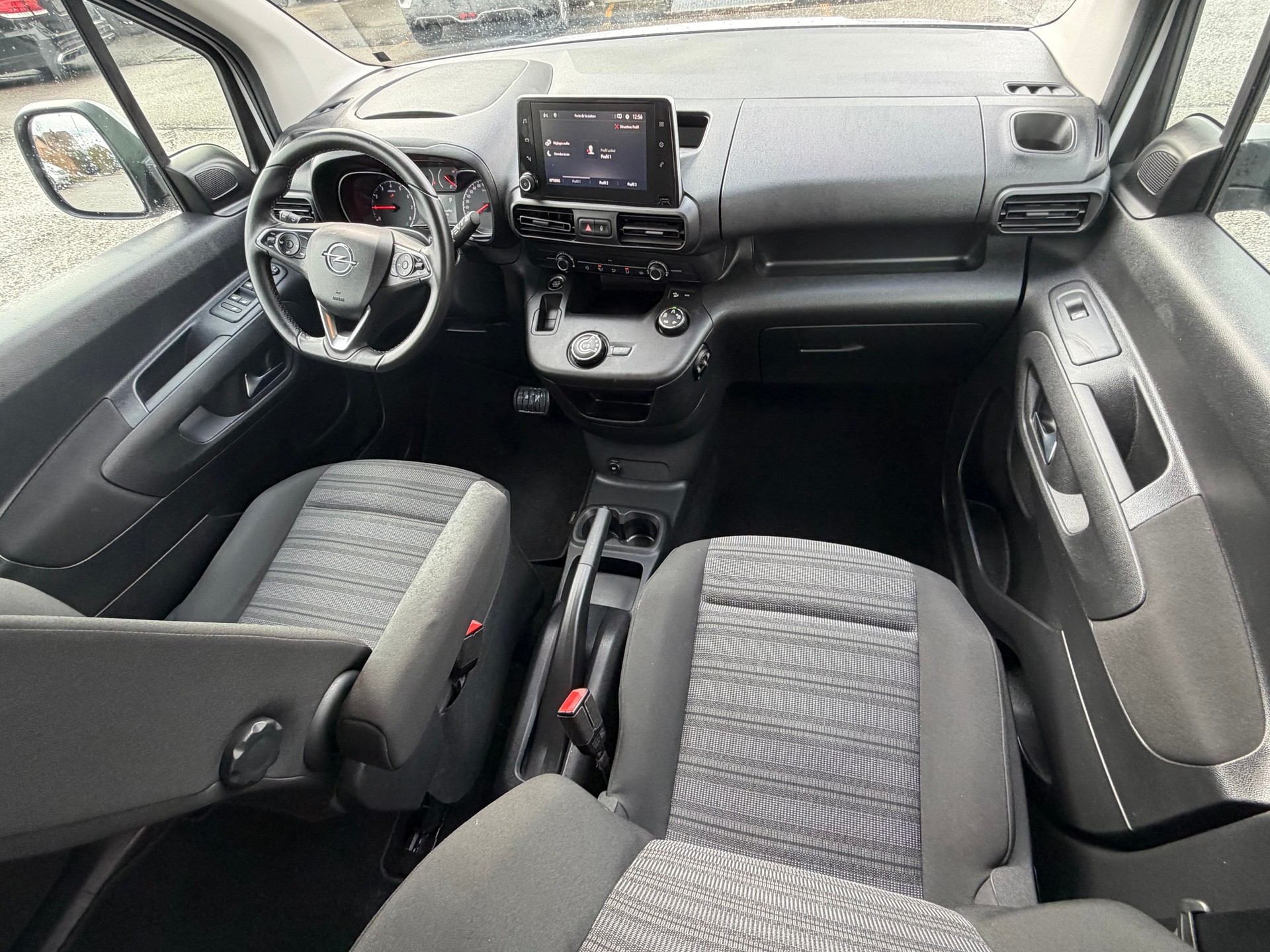 OPEL Combo Life 1.2 Essentia Automat-image-9